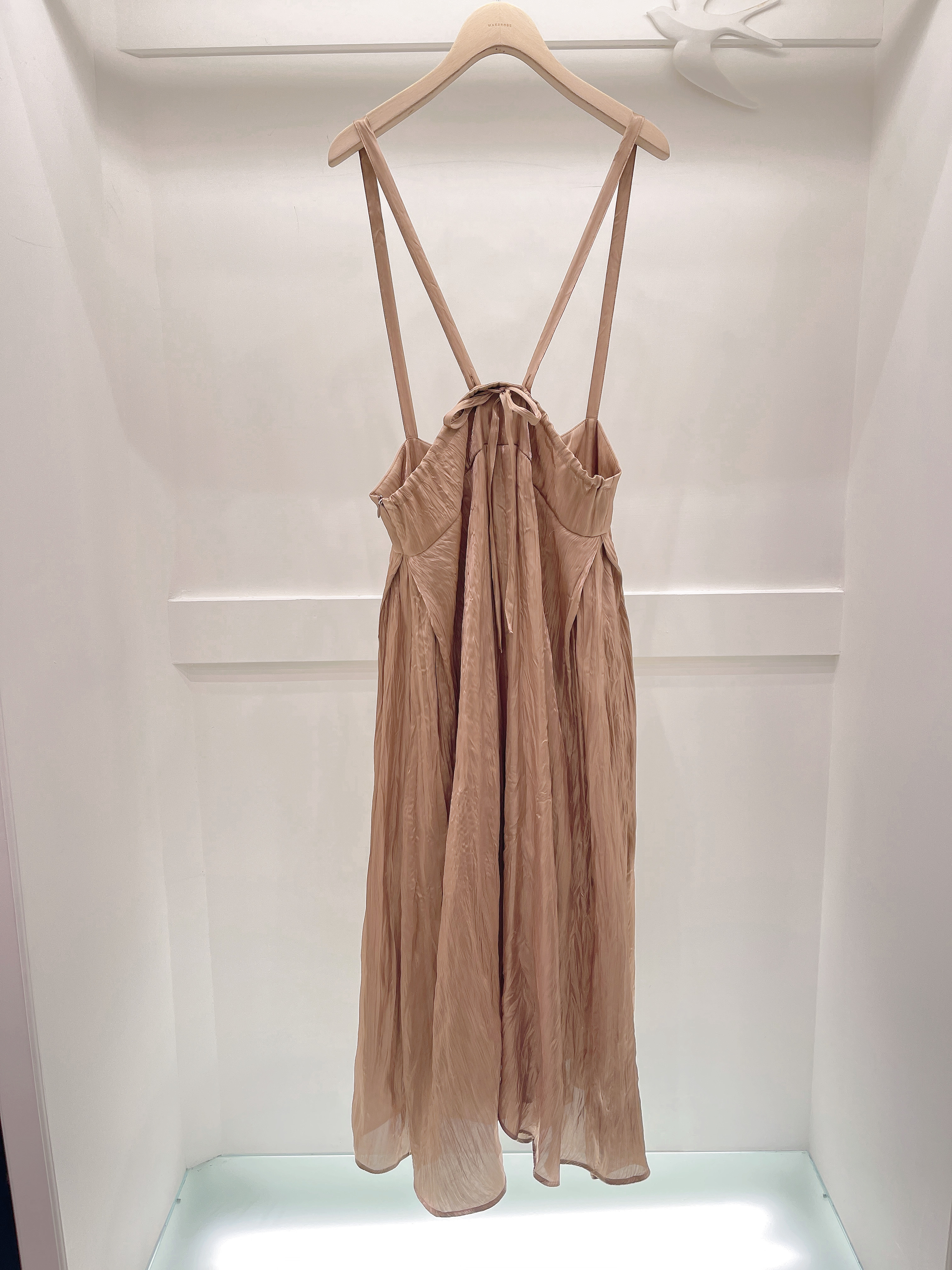 光澤面吊帶洋裝