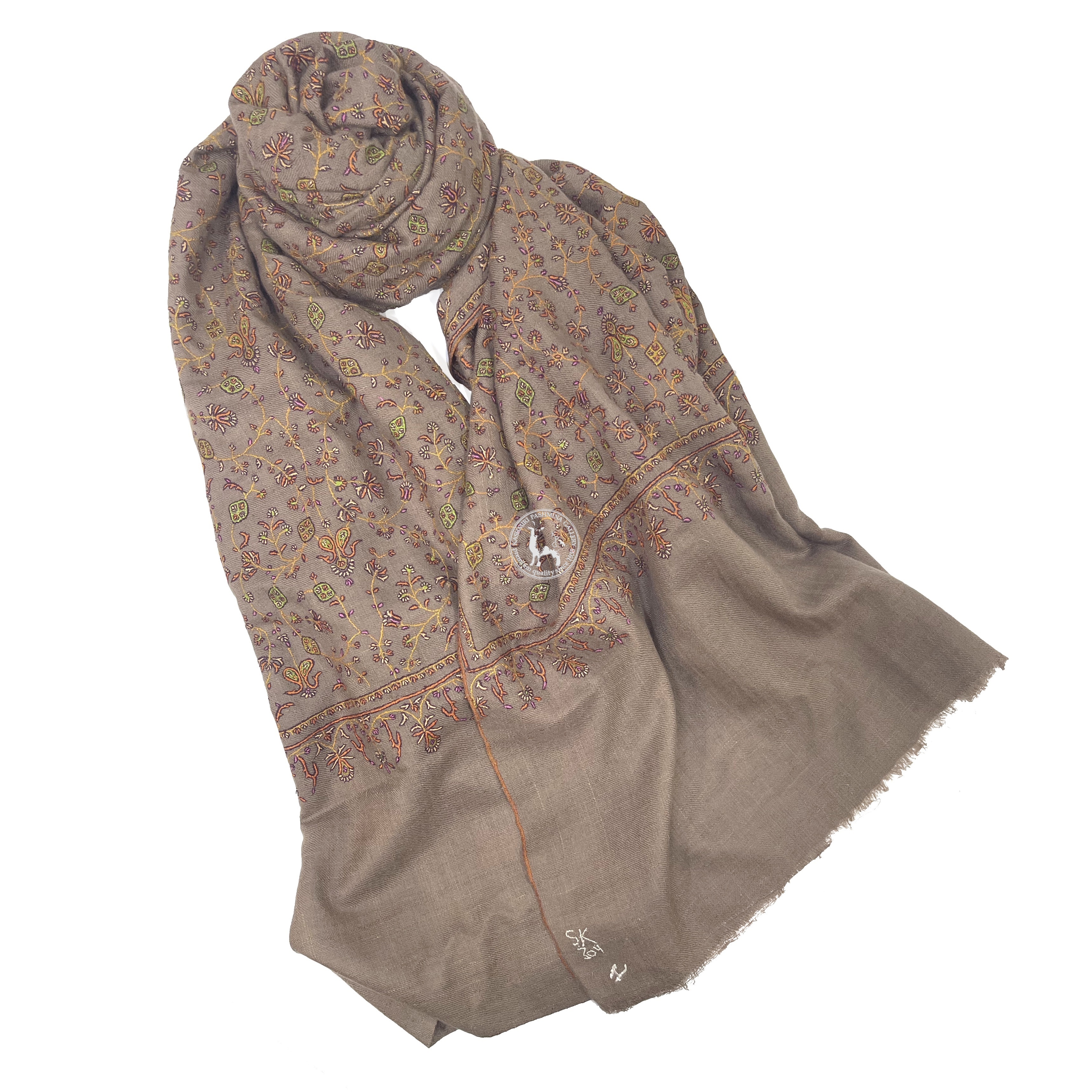 這件駝色索茲尼刺繡羊絨披肩圍巾