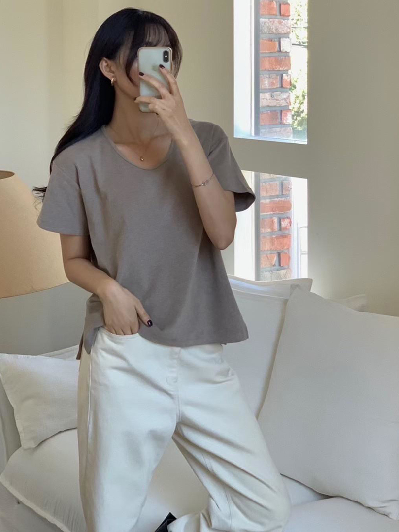 輕鬆自在的日常感 ♡ 一件素T就能穿出高級感