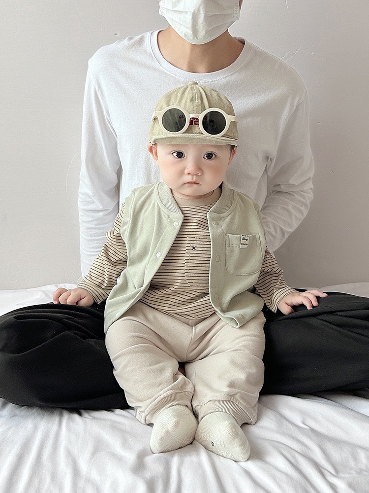 前口袋刺繡背心