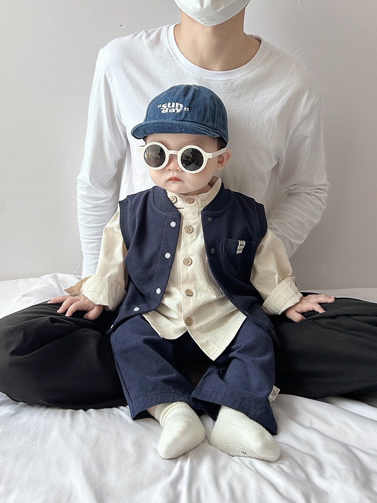 前口袋刺繡背心