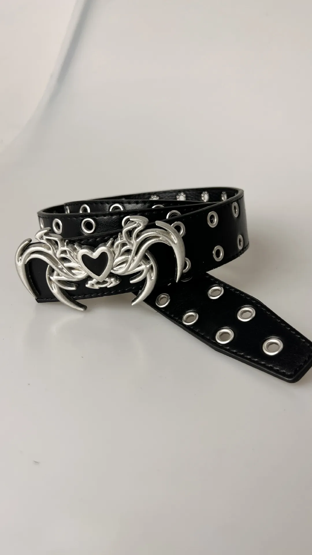 HK07 精選荊棘Y2K愛心皮帶