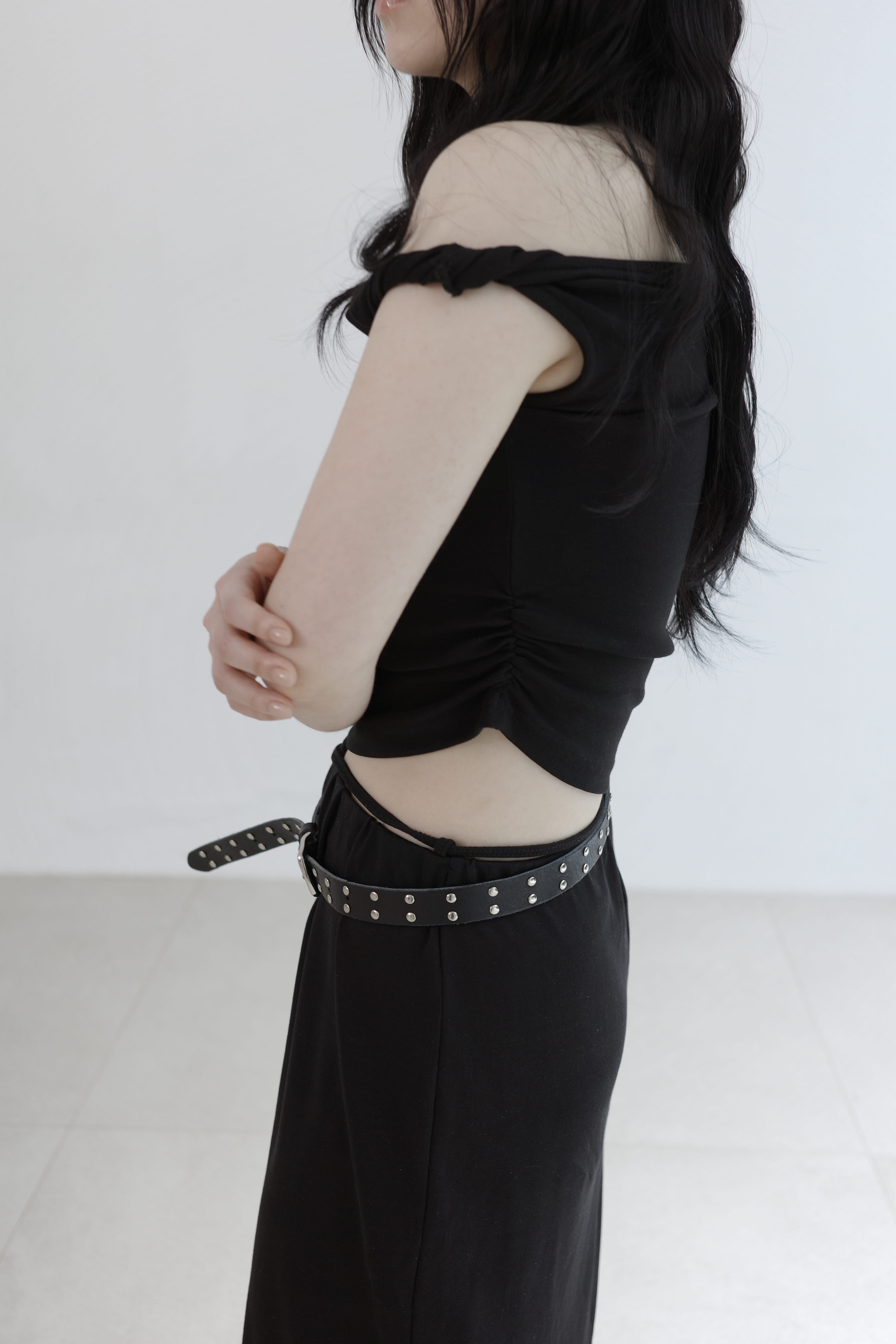 [madebylizzi] 扭結棉質側抓皺上衣-黑