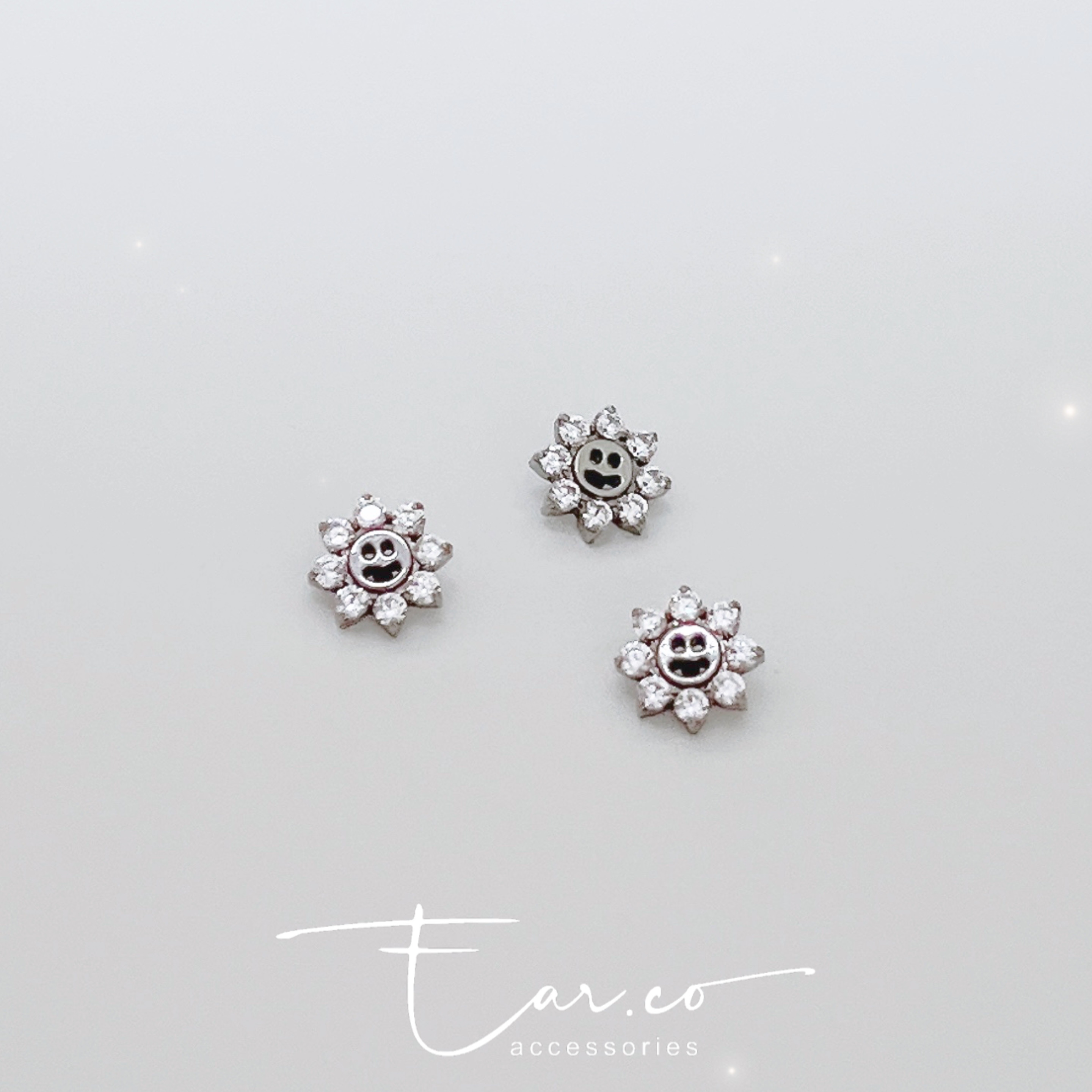 微笑花花平頭耳門/耳珠/耳骨釘 [G23 Titanium]