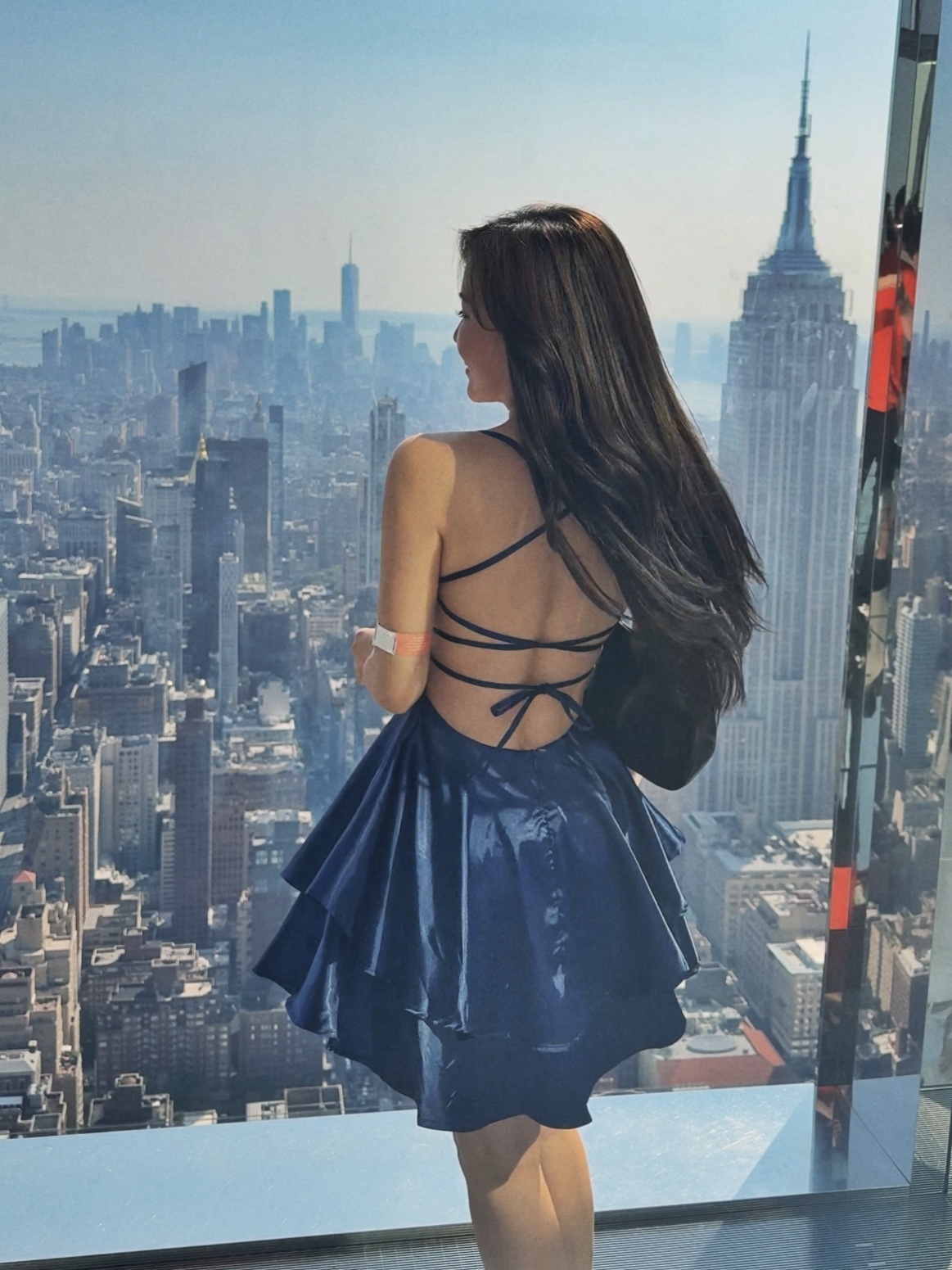 Beloved 交叉綁帶緞面洋裝