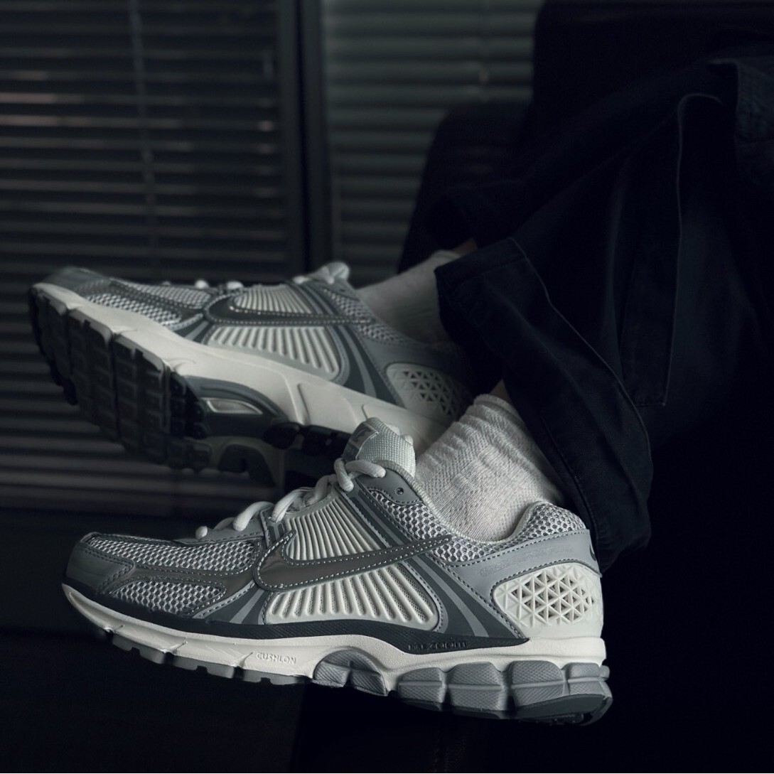 Nike Zoom Vomero 5  Metallic Silver 灰銀 男女尺寸 情侶鞋 IM2219-121