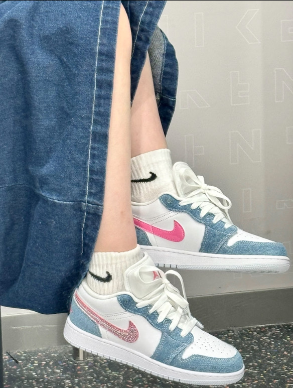 大童鞋 女生尺寸 NIKE AIR JORDAN 1 'Cobalt Bliss' GS 牛仔白粉 亮片 皮革 休閒鞋【HQ2001-400】
