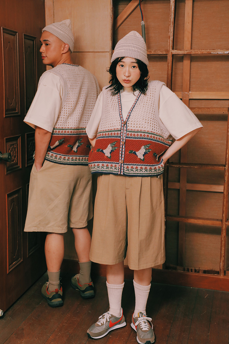 Ginger duck in Inokashira Park Sleeveless Cardigan