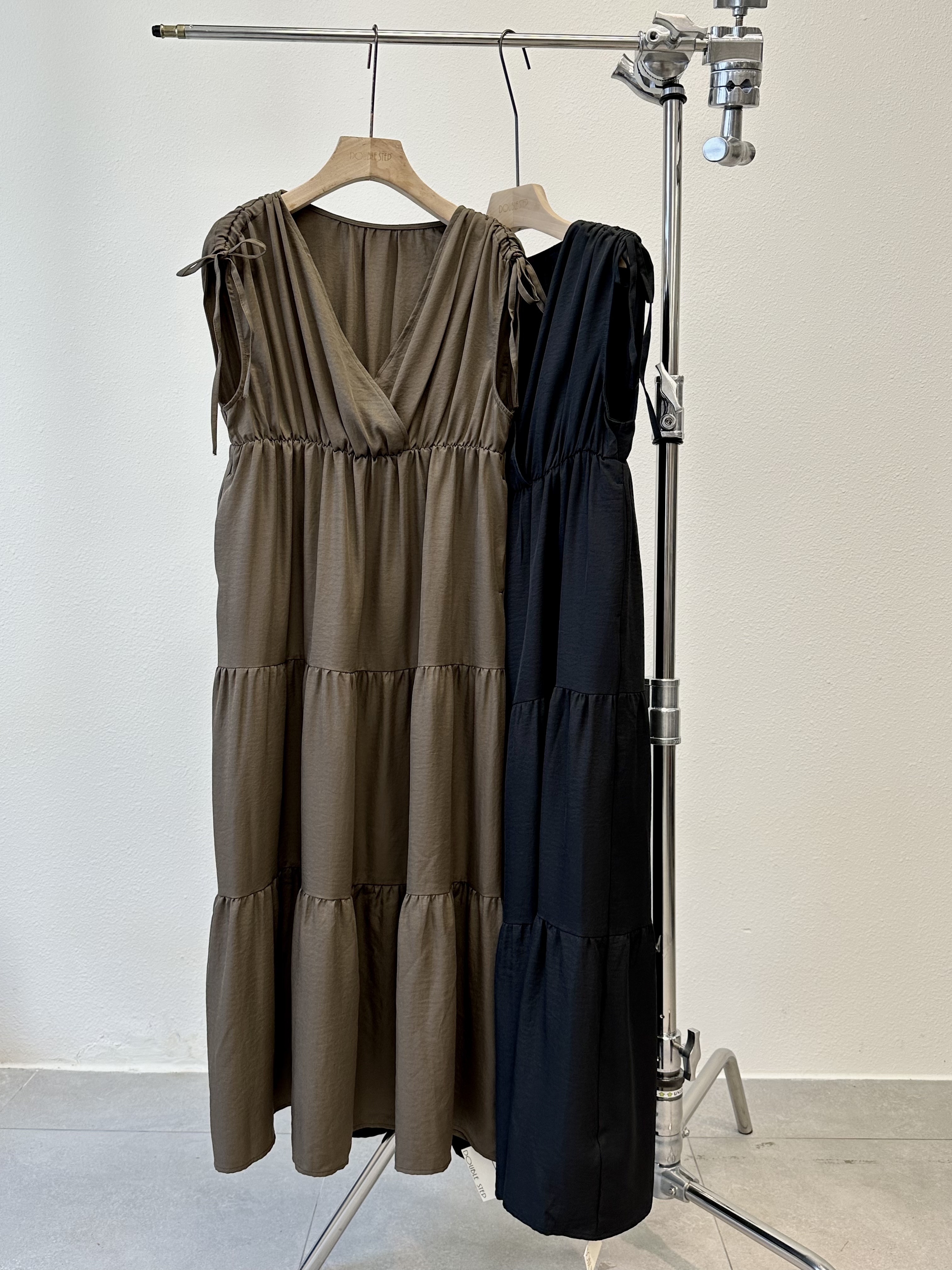 顯瘦 ！ V領高腰蛋糕裙 - OP53810