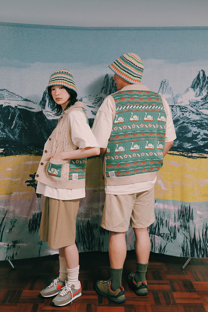 Dango and Swan Boats Collar Sleeveless Cardigan