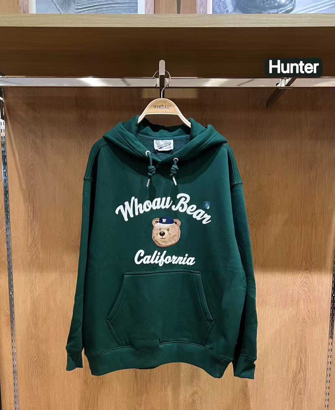 【預購】AKR082604 WHO.A.U 熊仔頭連帽衛衣 (WHMHF4T21U)