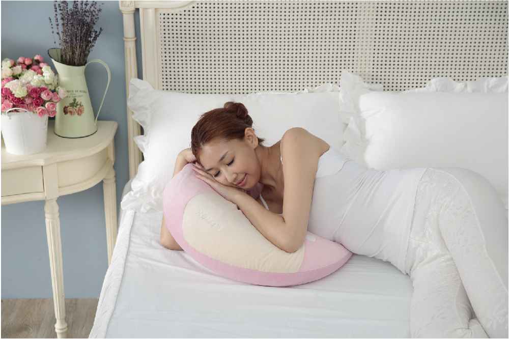 當孕婦枕墊在肚子下面側睡