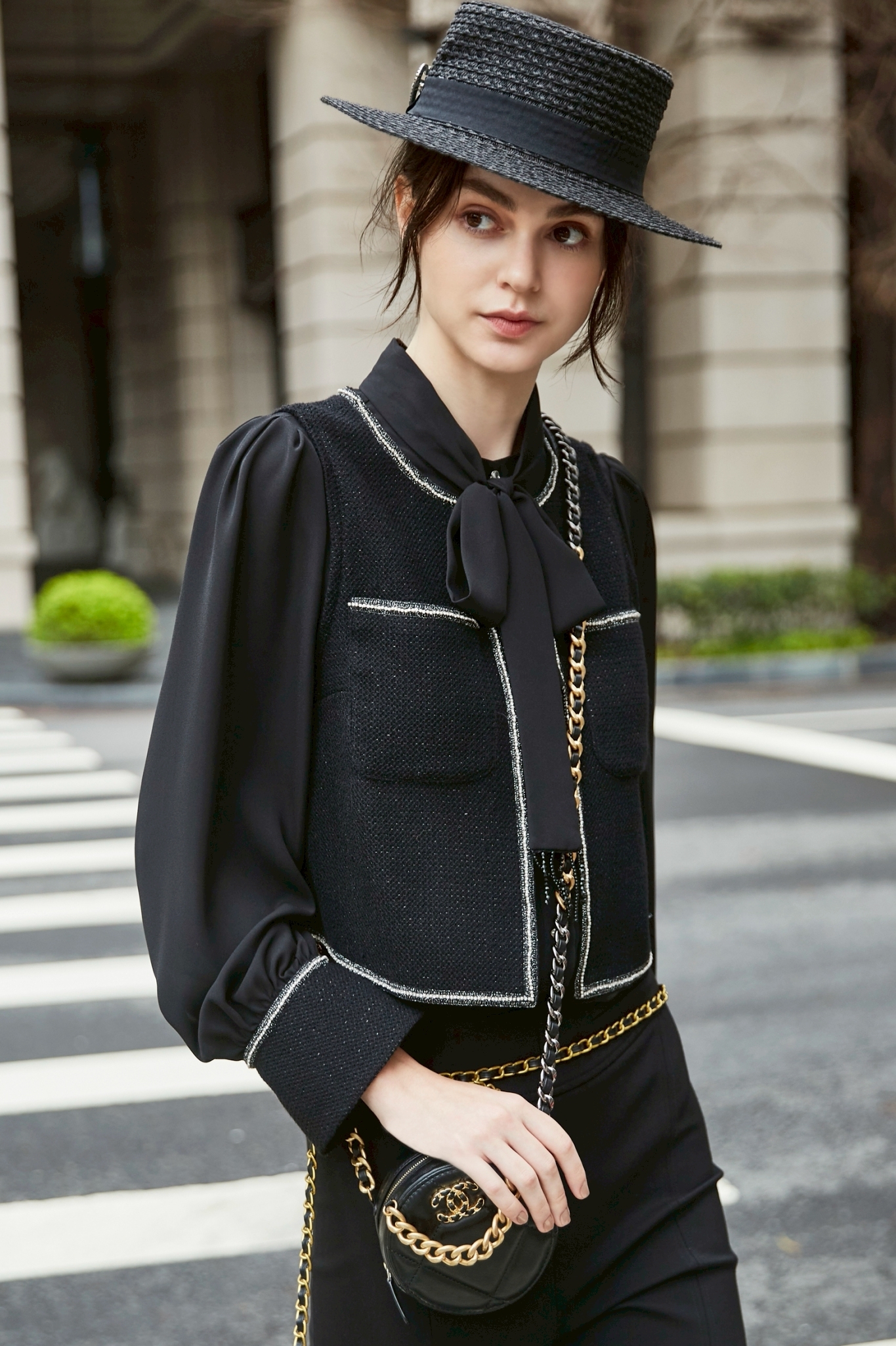 BC15013A1 駱駝商隊小香風馬甲假兩件襯衫 (附領巾)