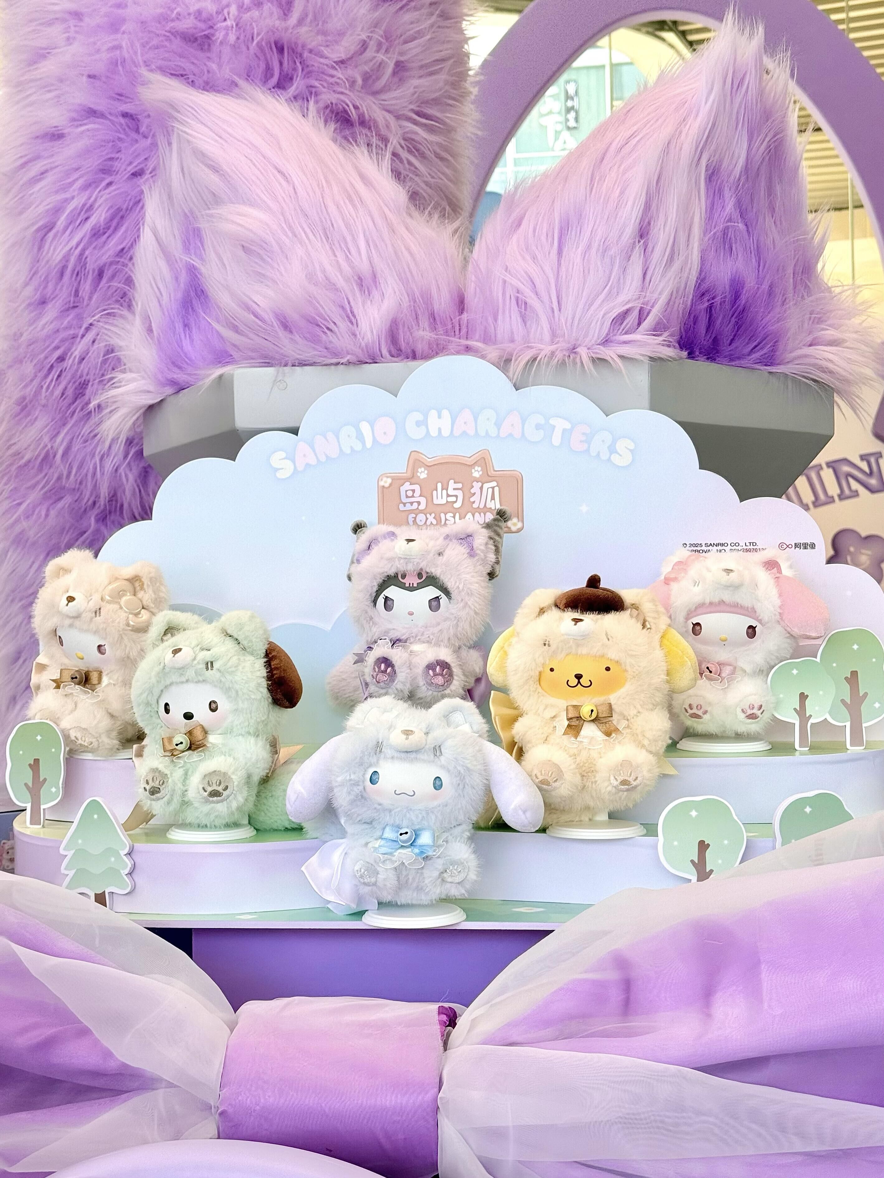 Sanrio 三麗鷗 正版授權 島嶼狐系列 毛絨糖膠盲盒 吊飾 鑰匙圈 變裝公仔 盲盒 6款(任買兩件711免運)/預購