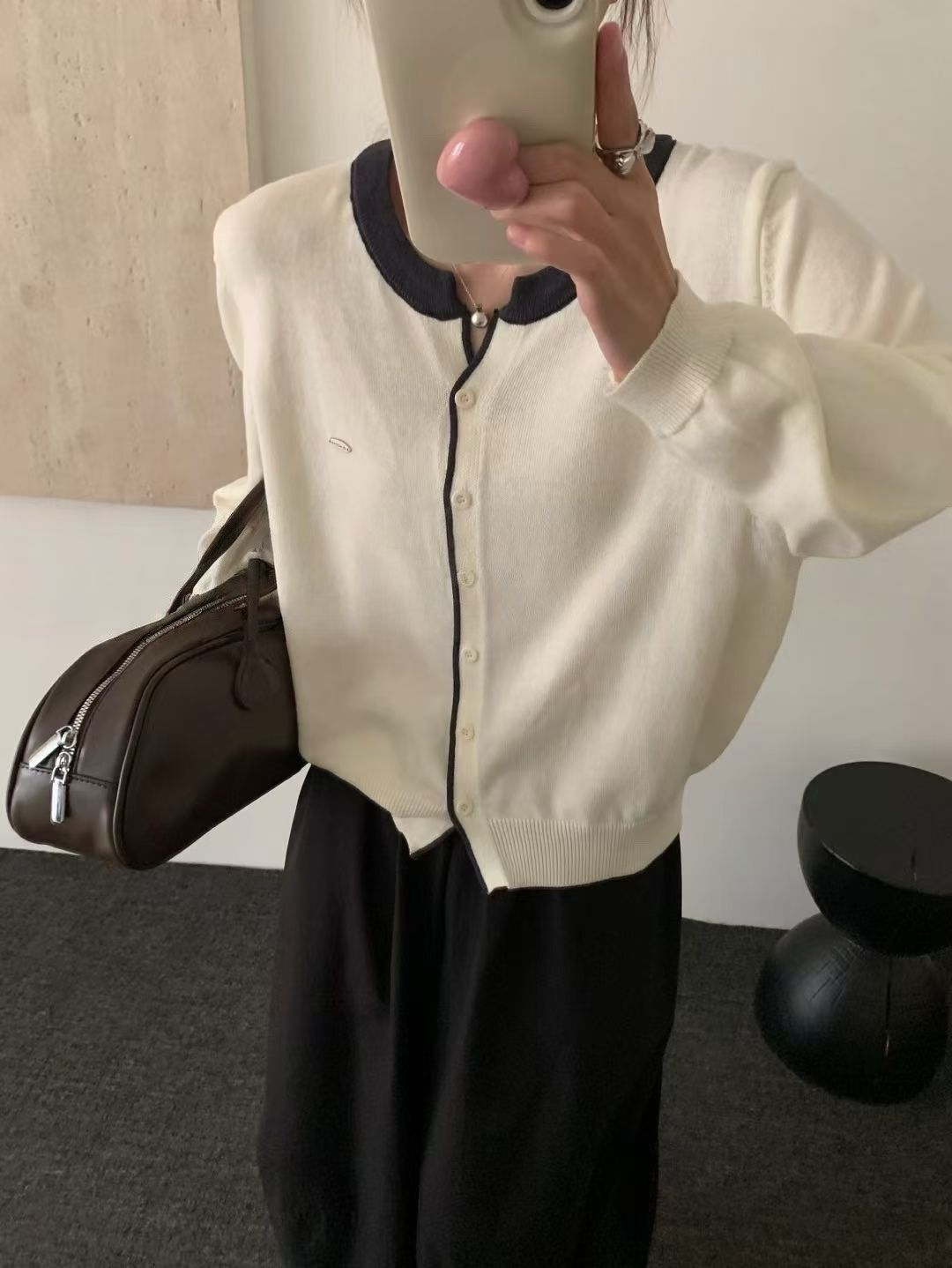 MI5016 小Logo牌撞色邊針織外套