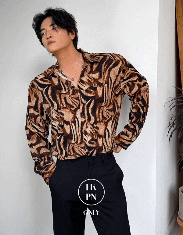 虎紋絲質襯衫