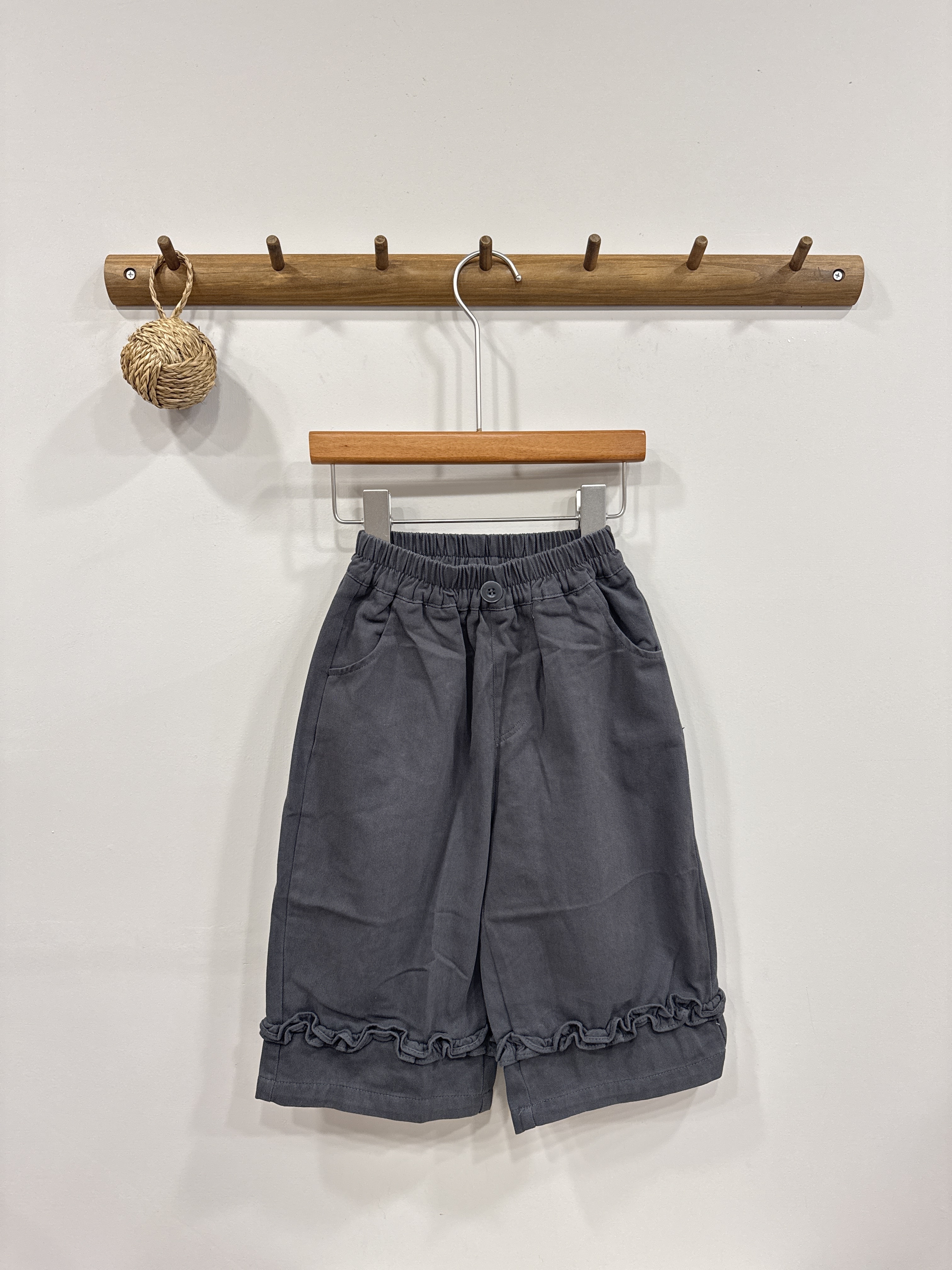 A02878木耳邊休閒褲