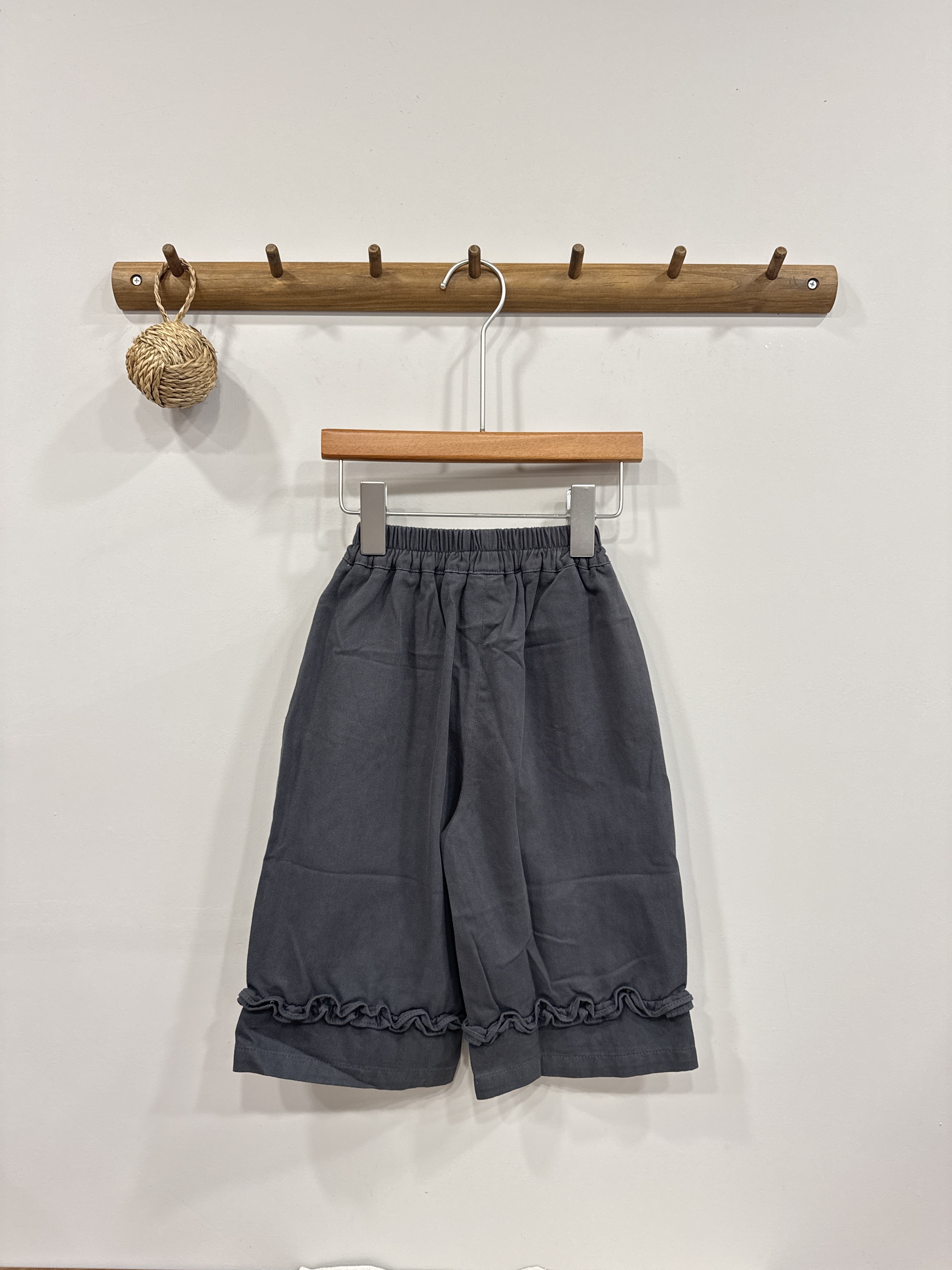 A02878木耳邊休閒褲