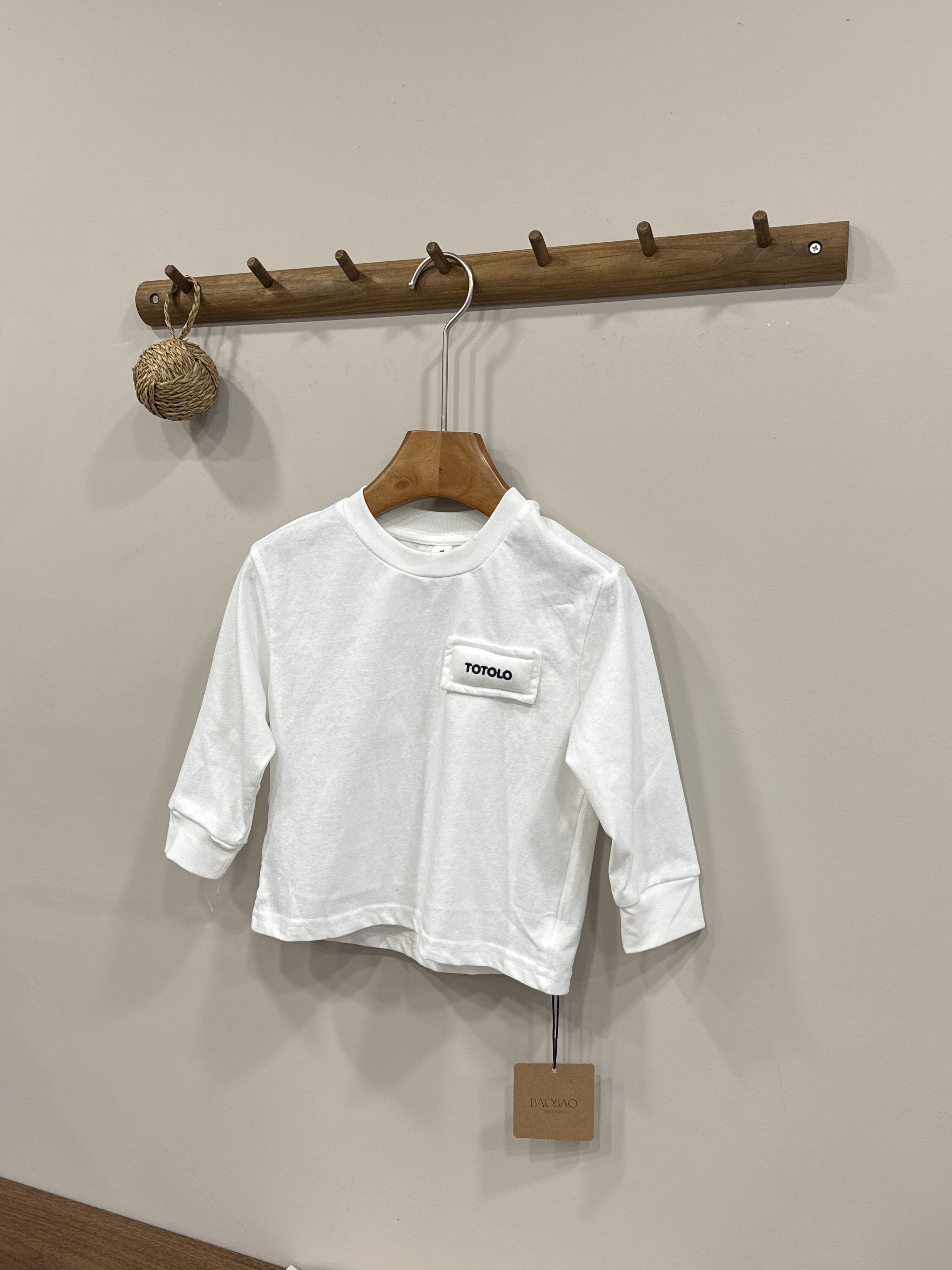 A02874胸前立體設計上衣