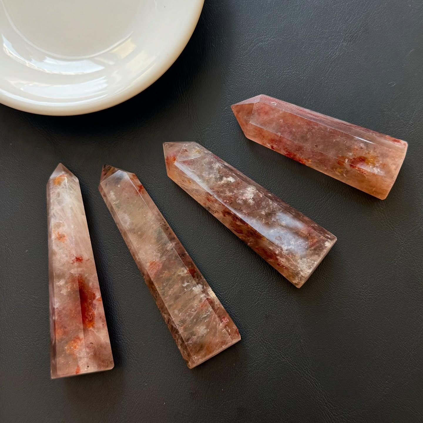 [原石] 紅膠花月光石 水晶柱