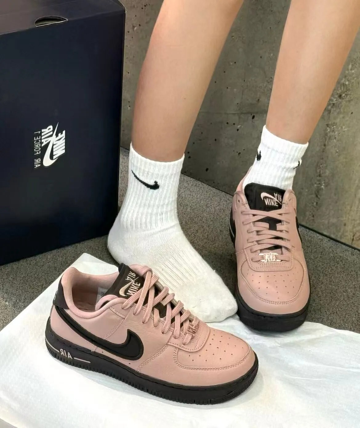 NIKE AIR FORCE 1 DANCE 'Particle Pink' 草莓可可 皮革 刺繡勾 FJ7409-601