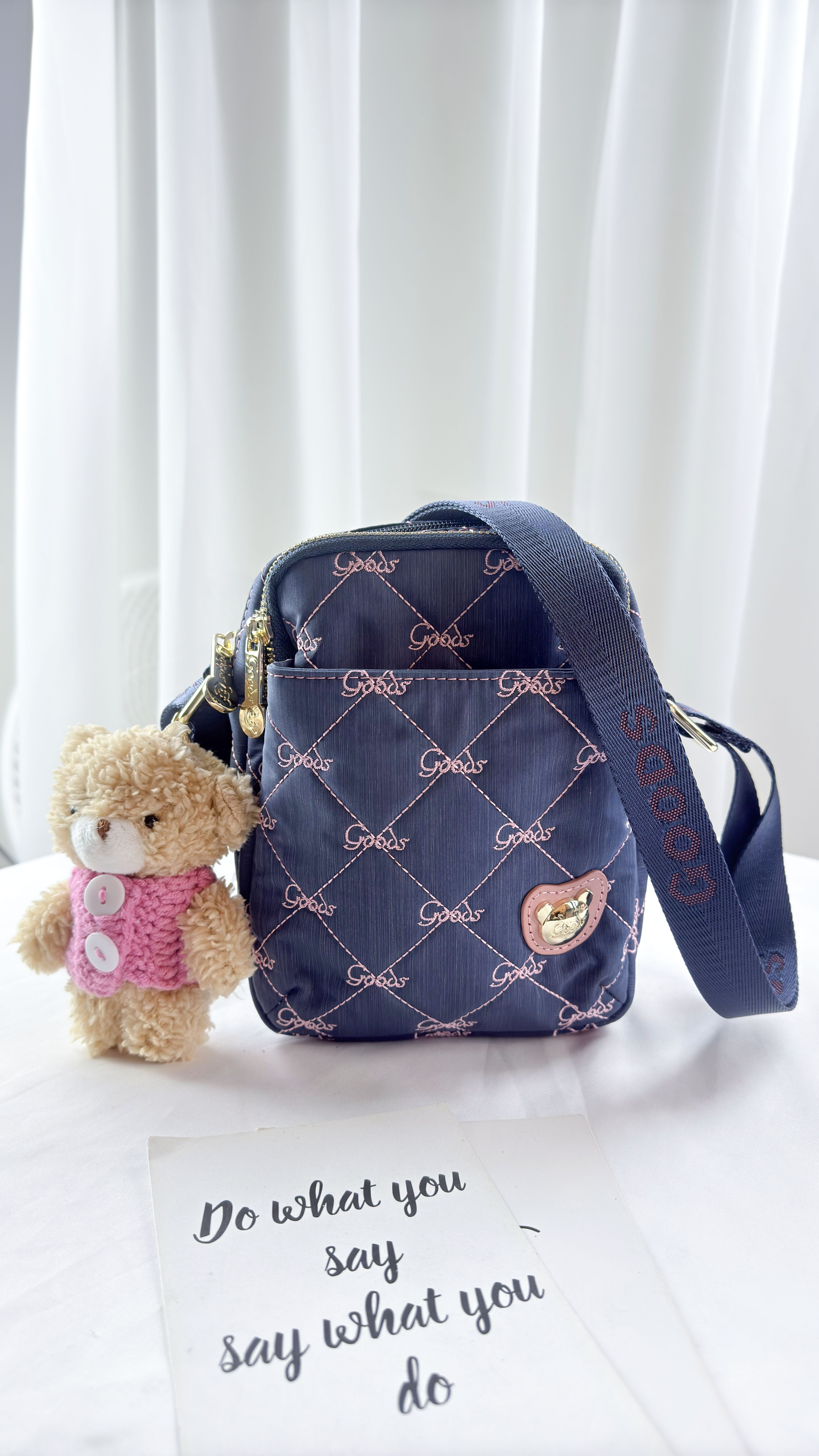 GOODS 牛仔藍拼接櫻花粉 防潑水側背包 / 手機袋 附吊飾 #2499