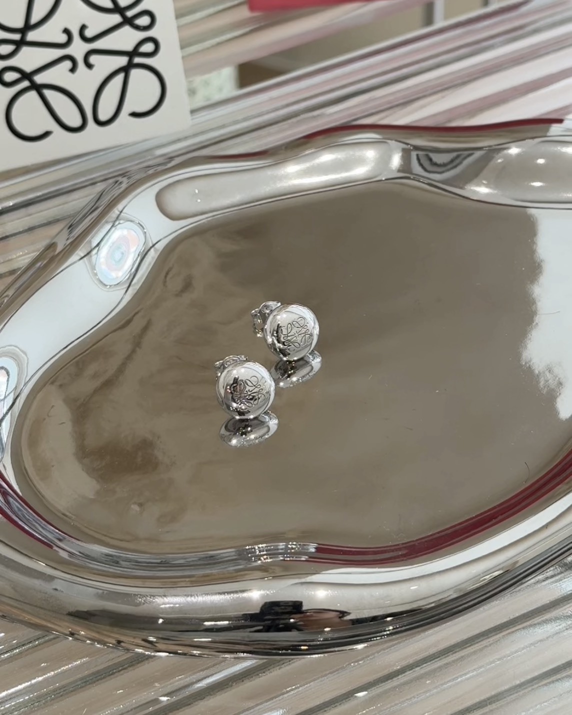 LOEWE｜ANAGRAM 鈕扣耳環 銀色