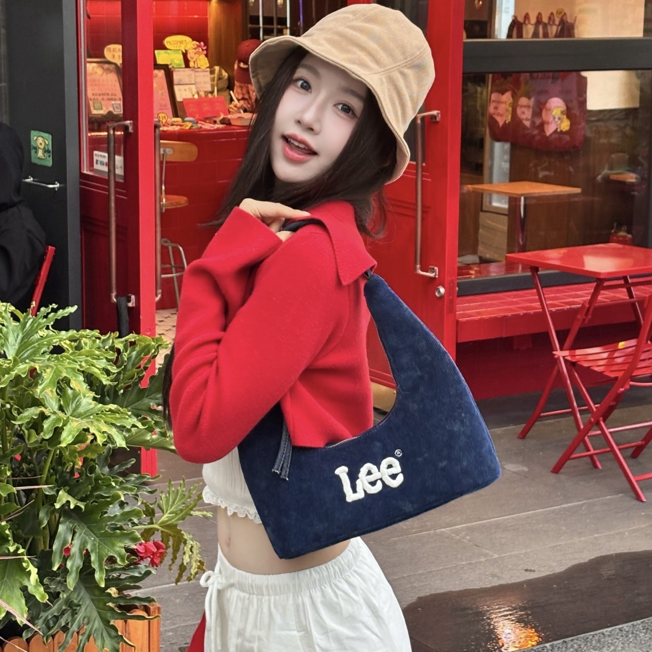 LEE 牛角包 月牙包 手提包 單肩包 腋下包 刺繡LOGO 燈芯絨 深藍 靛藍 /預購