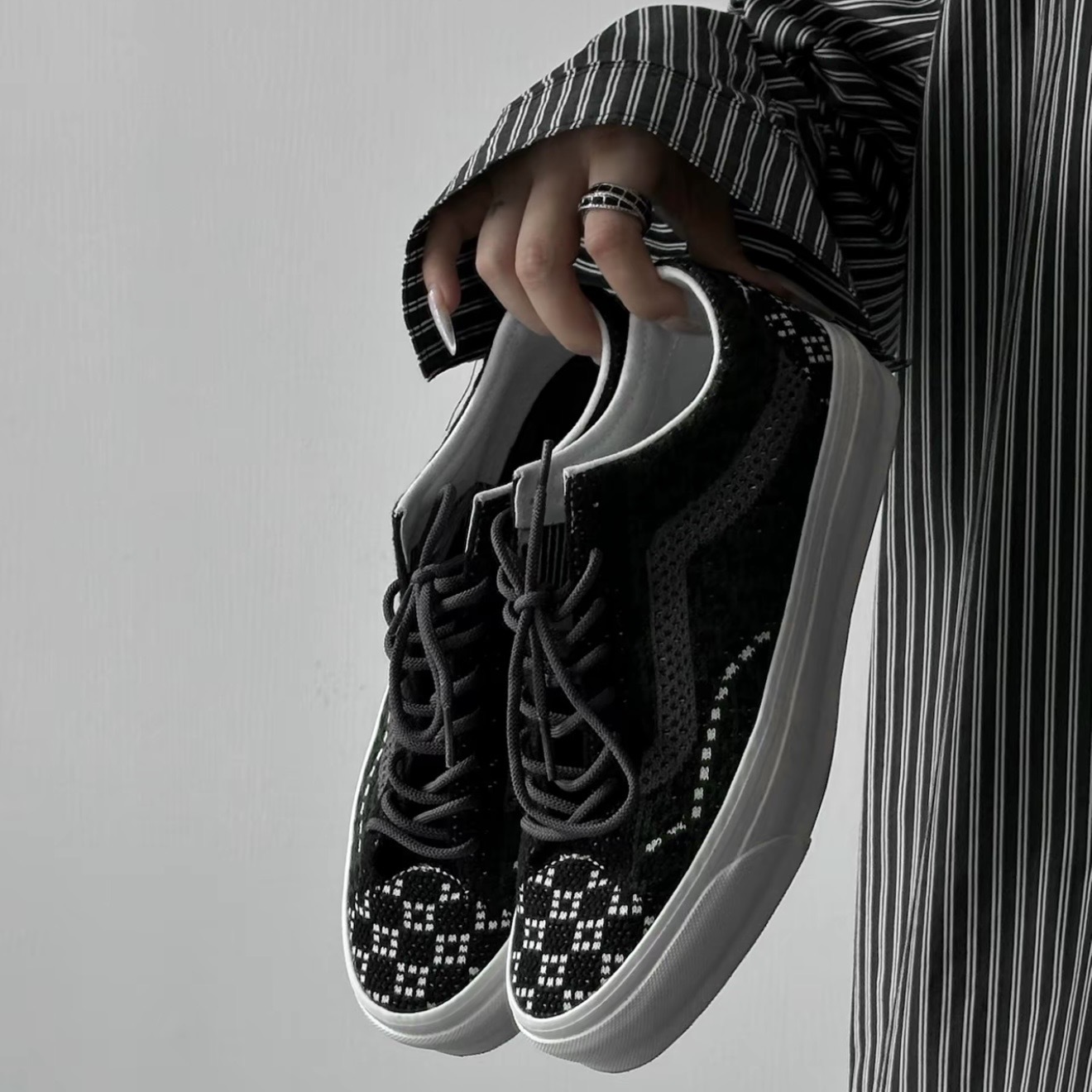 VANS PREMIUM OLD SKOOL 黑白 編織 休閒 低筒 滑板鞋 VN000EFKEMU