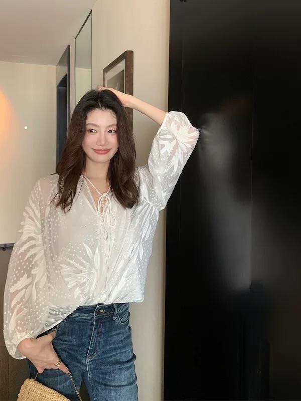 雲朵白波西織紋透膚感織帶圓領上衣S-XL (Elegant & Love)