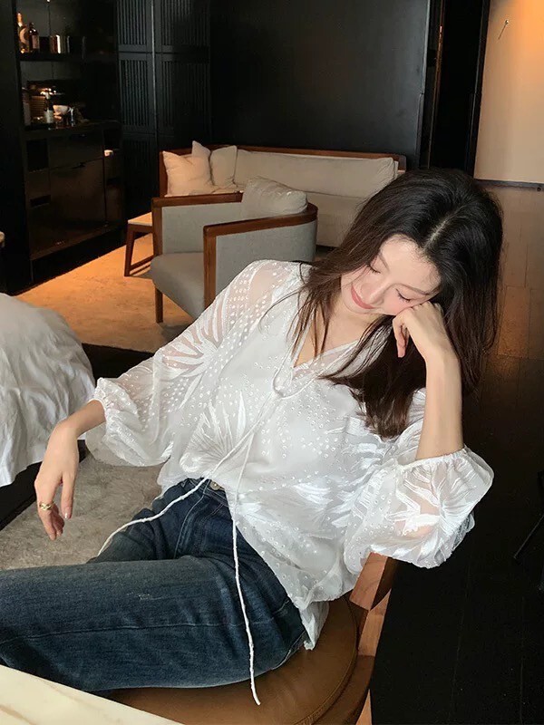 雲朵白波西織紋透膚感織帶圓領上衣S-XL (Elegant & Love)