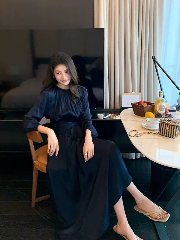 顯白海軍藍扭結收腰造型圓領長洋裝S-XL (Elegant & Love)