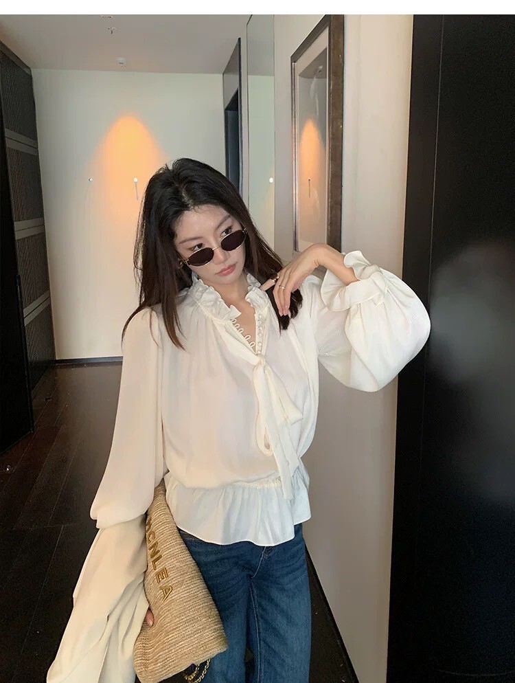 雲朵白宮廷風立領綁帶領巾造型上衣-S-L (Elegant & Love)