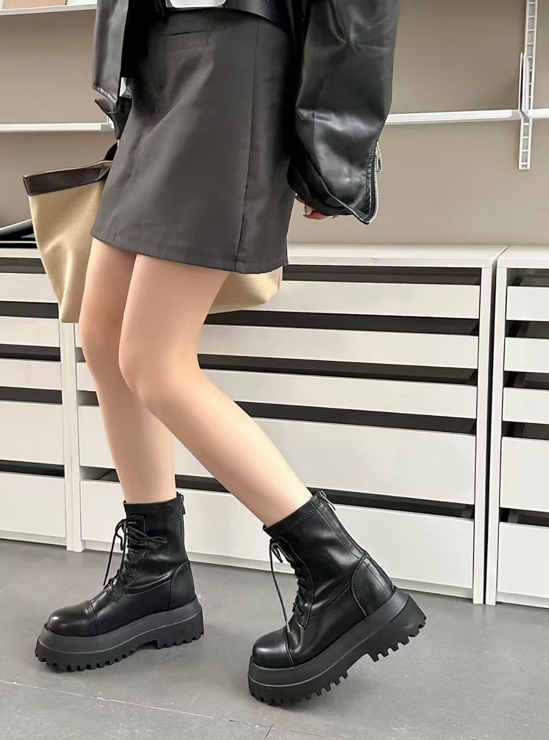 辣妹必備厚底綁繩短靴(黑39)