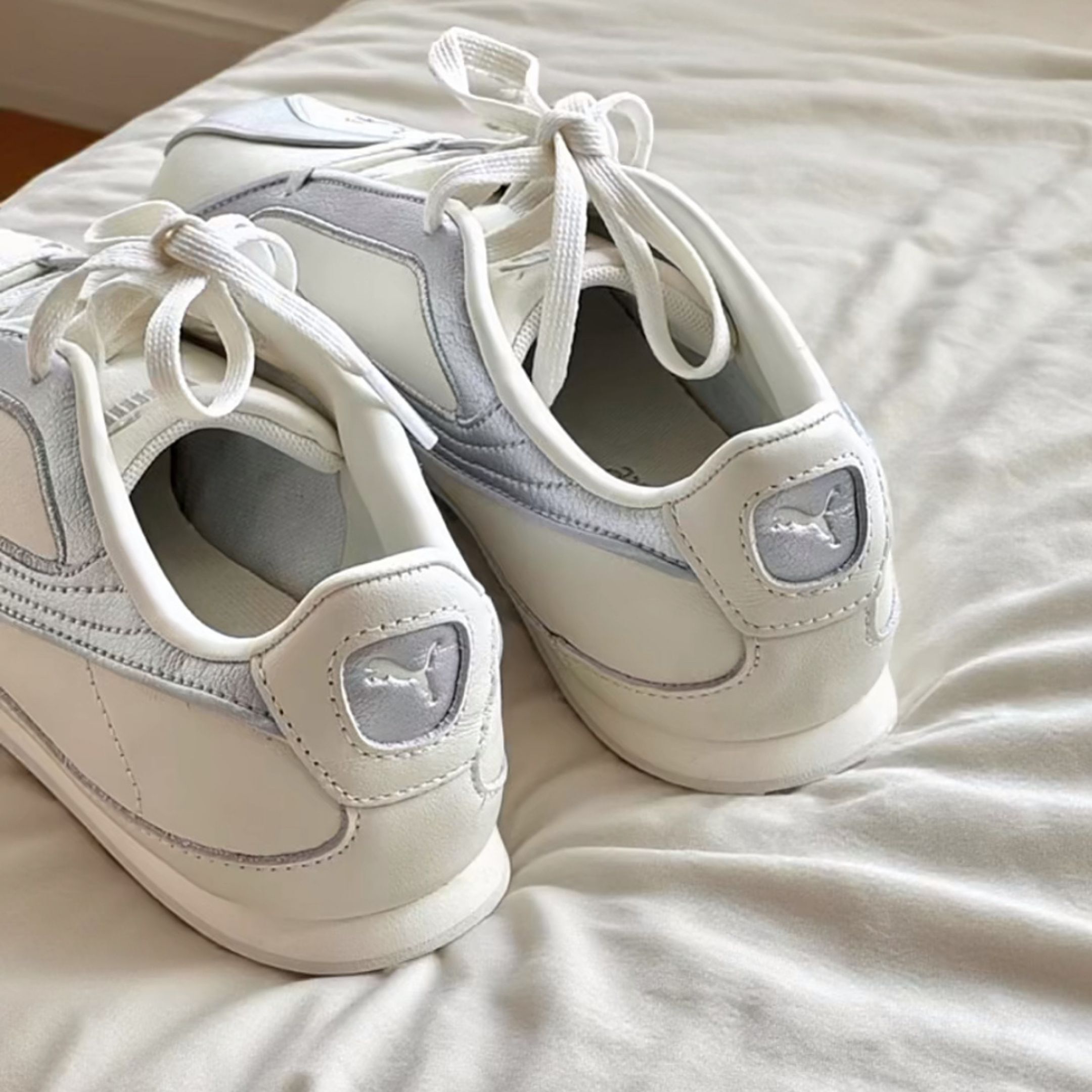 NICEDAY 代購 Puma Bella V2 Lustrous 中國限定 白 米白 米 白銀 銀白 賽車鞋 芭蕾 男女同款 404043-02