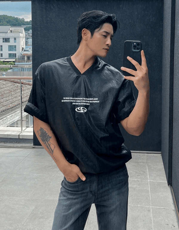 塗層符號V領短袖T恤