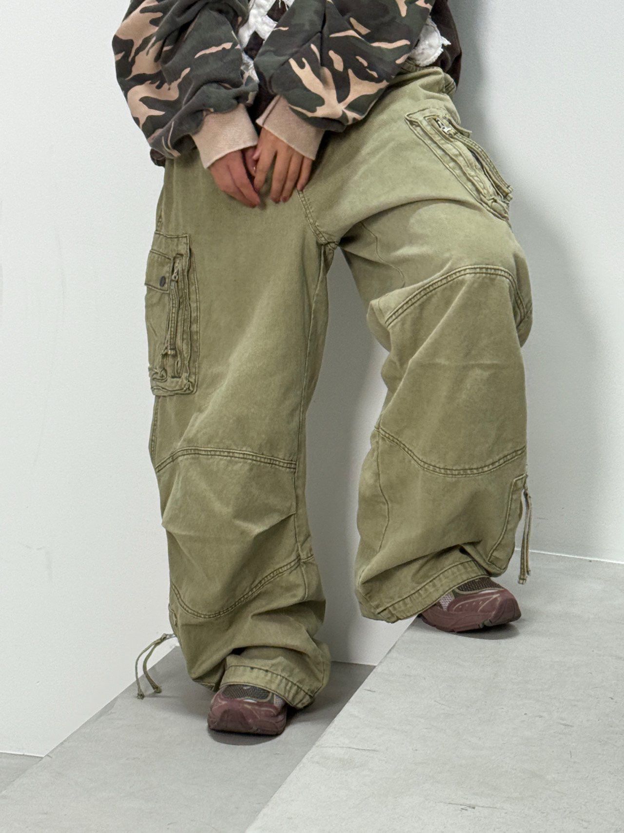 淨色可束腳工裝鬆身褲 UNUSED-127P