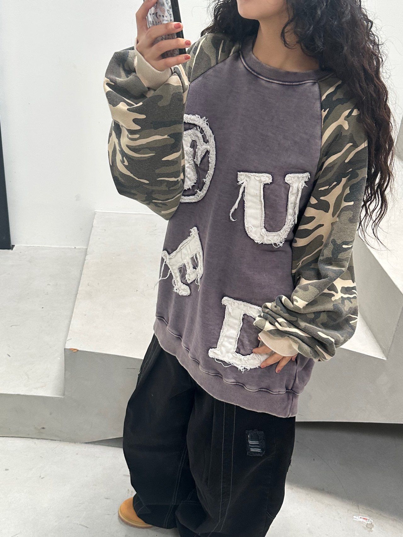 拼迷彩英文字衛衣 UNUSED-131T