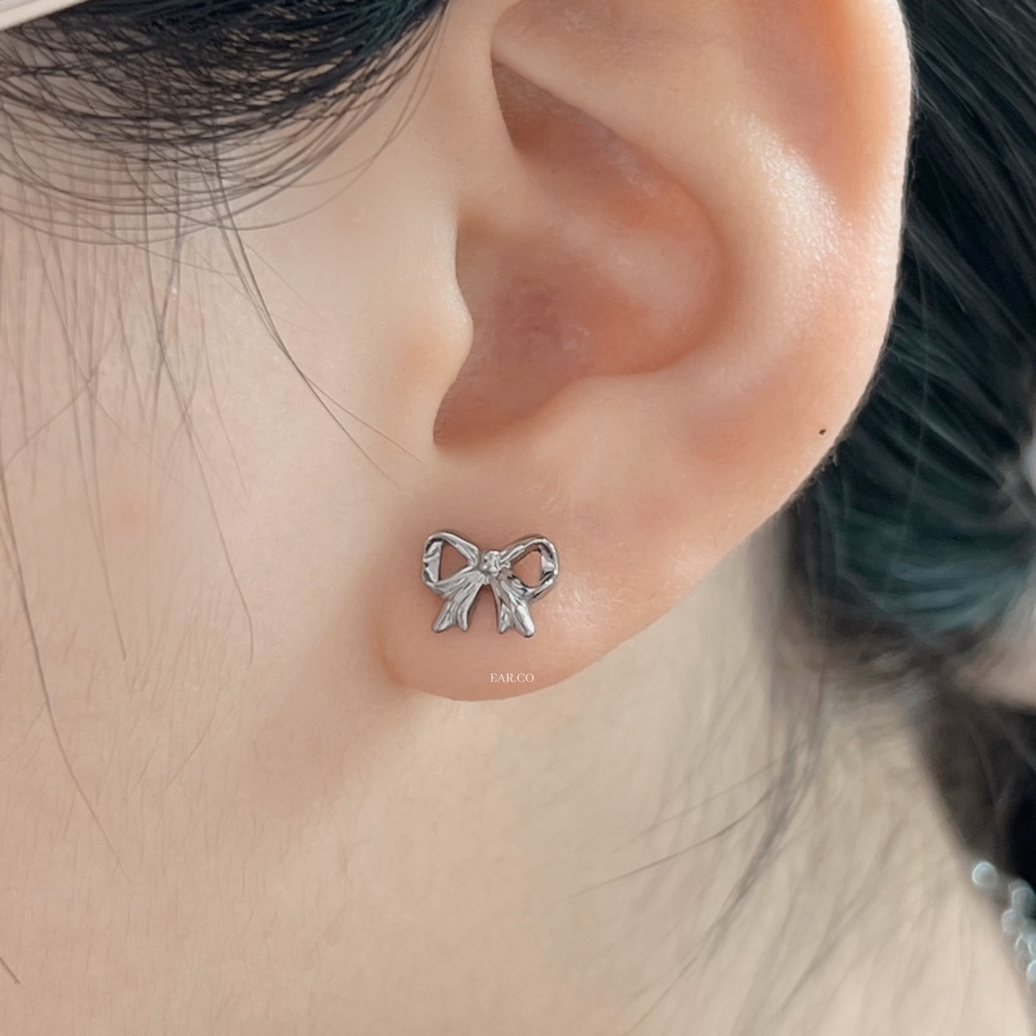 手繪蝴蝶結平頭耳門/耳珠/耳骨釘 [G23 Titanium]