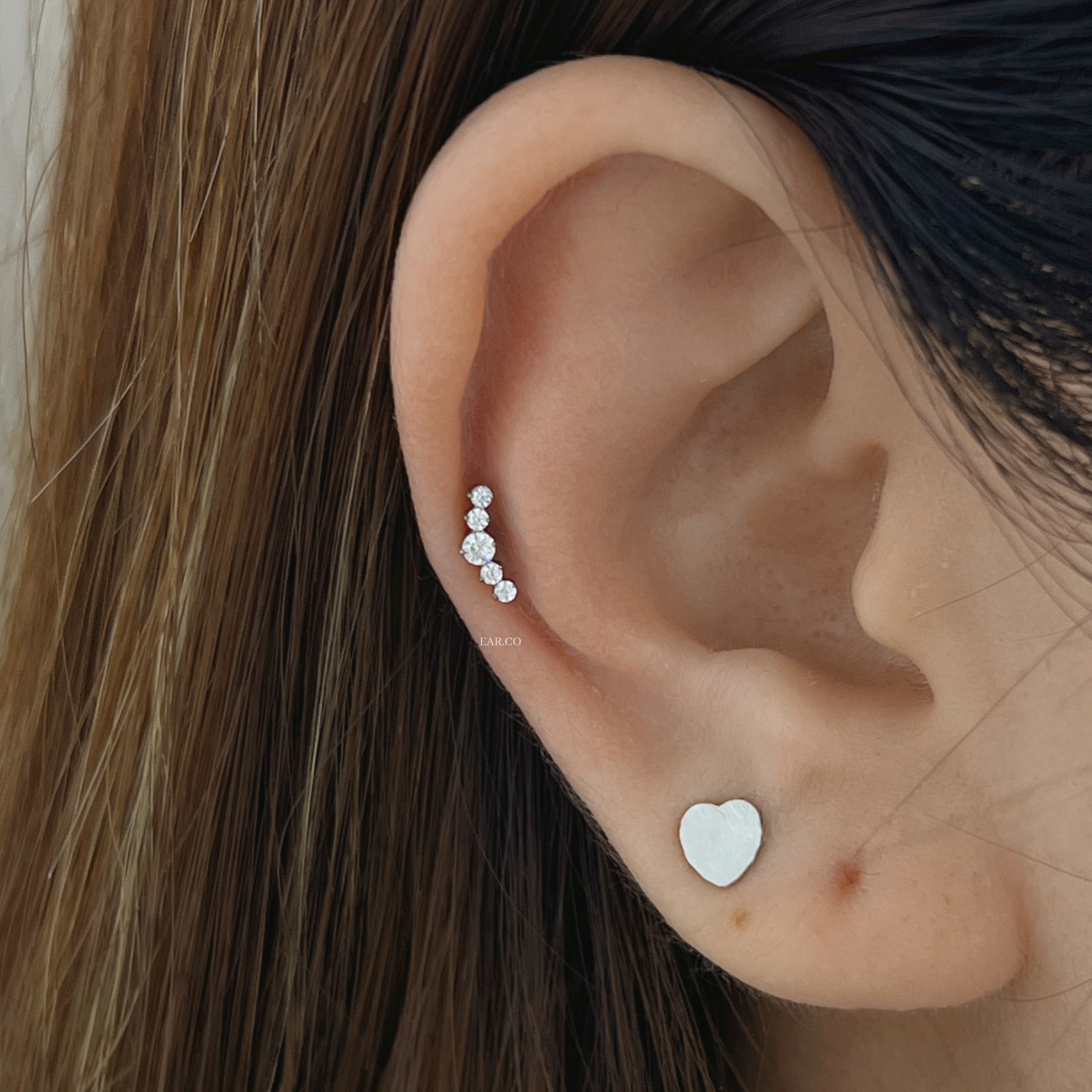 迷你五連石小弧形平頭耳門/耳珠/耳骨釘 [G23 Titanium]