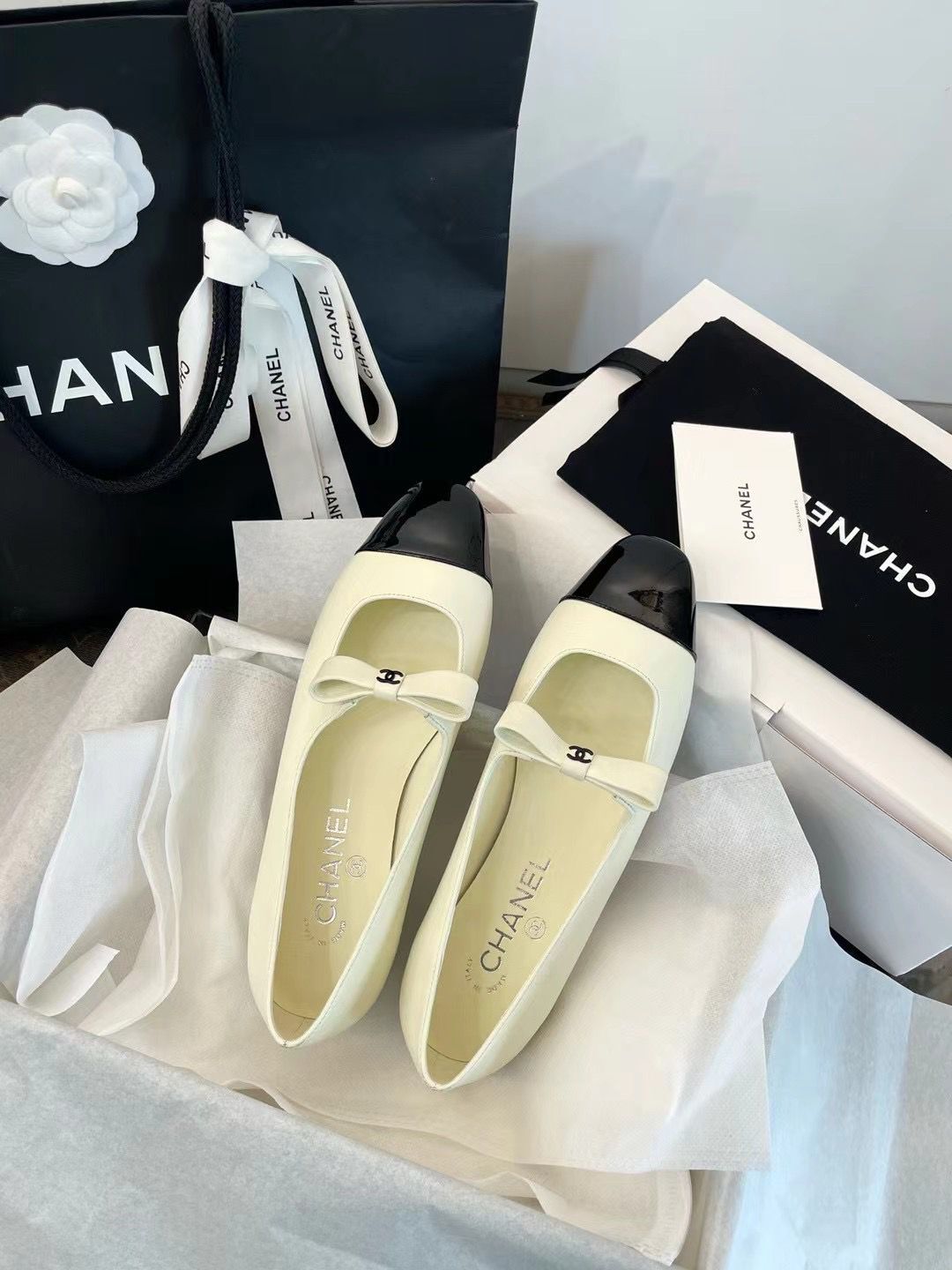 CHANEL 2025B 小方頭蝴蝶結拼色瑪莉珍鞋