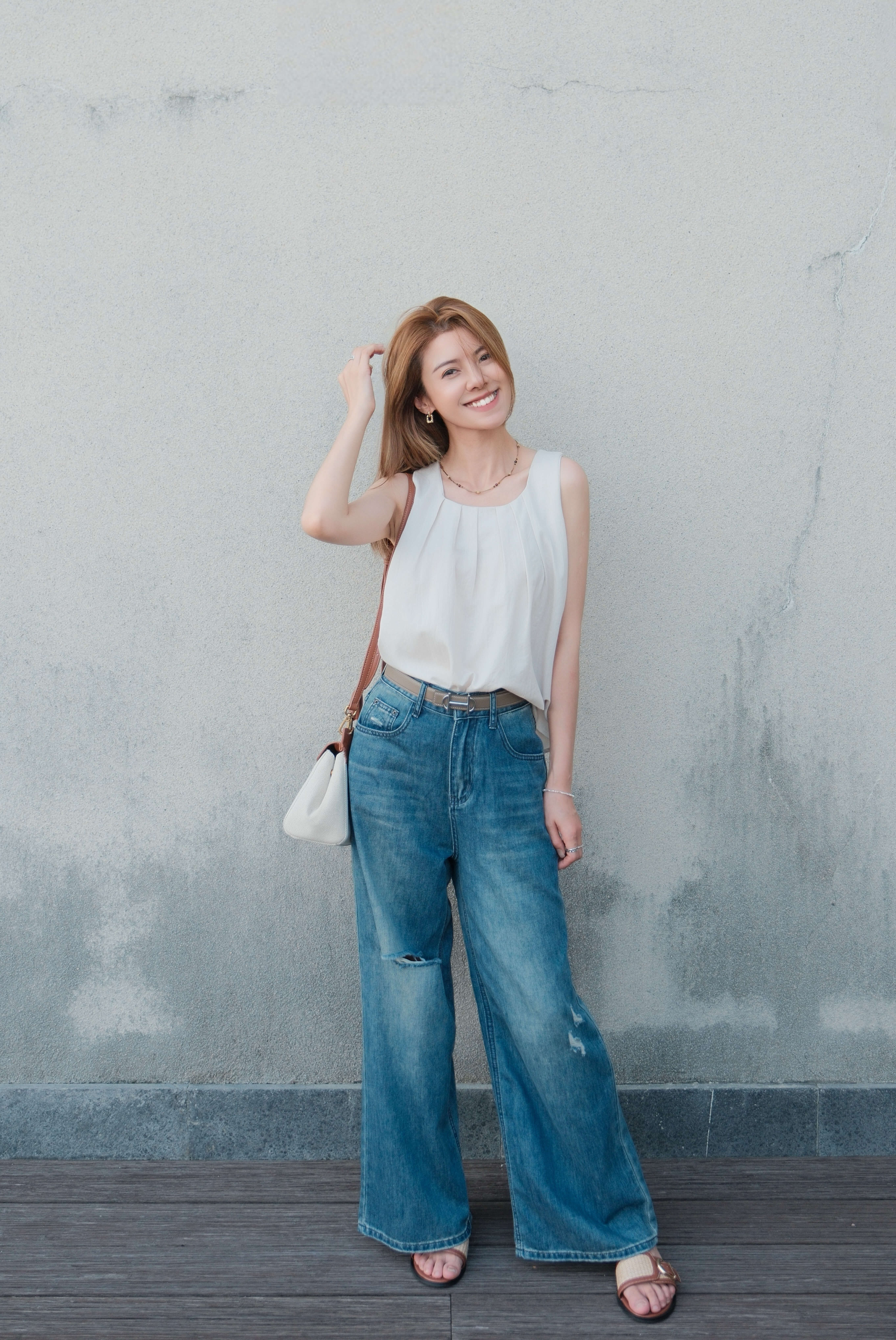 Cut-Out Back Pleated Linen-Blend Sleeveless Top_TP258L05