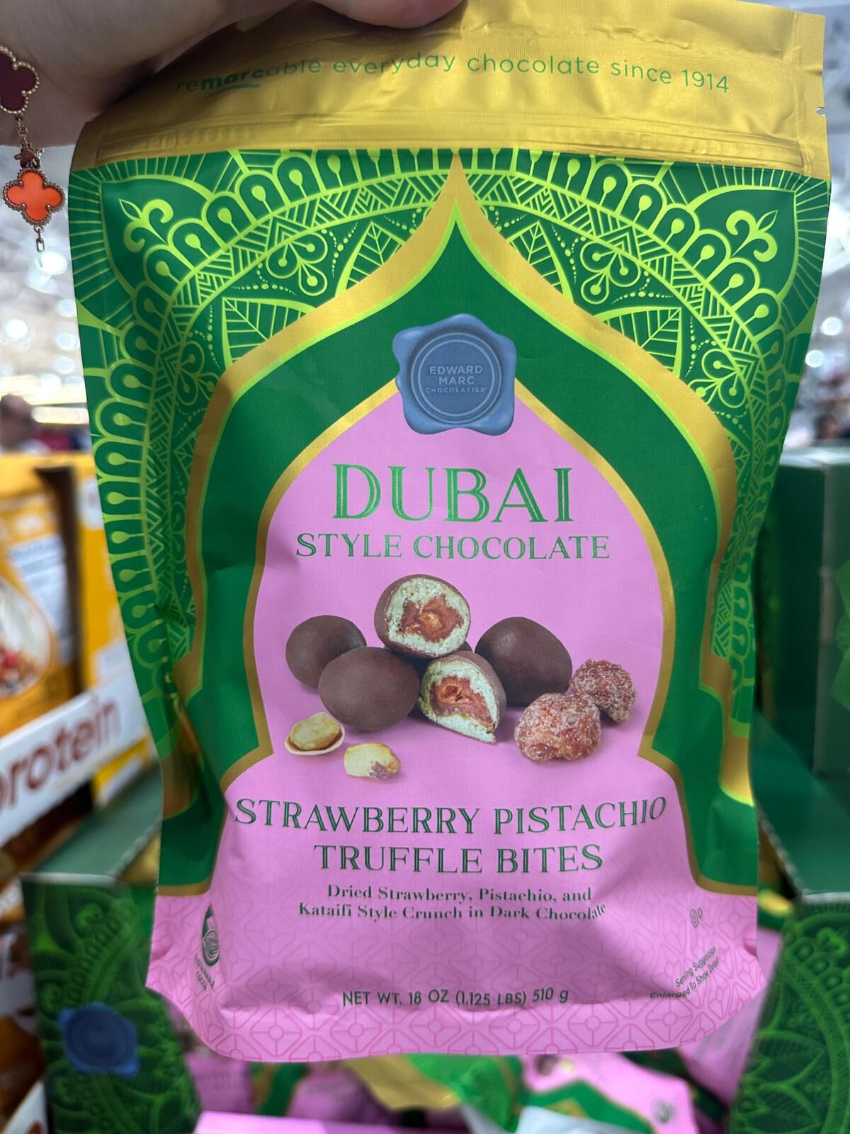 【預購】Dubai Style Chocolate G082724 士多啤梨開心果朱古力球510g