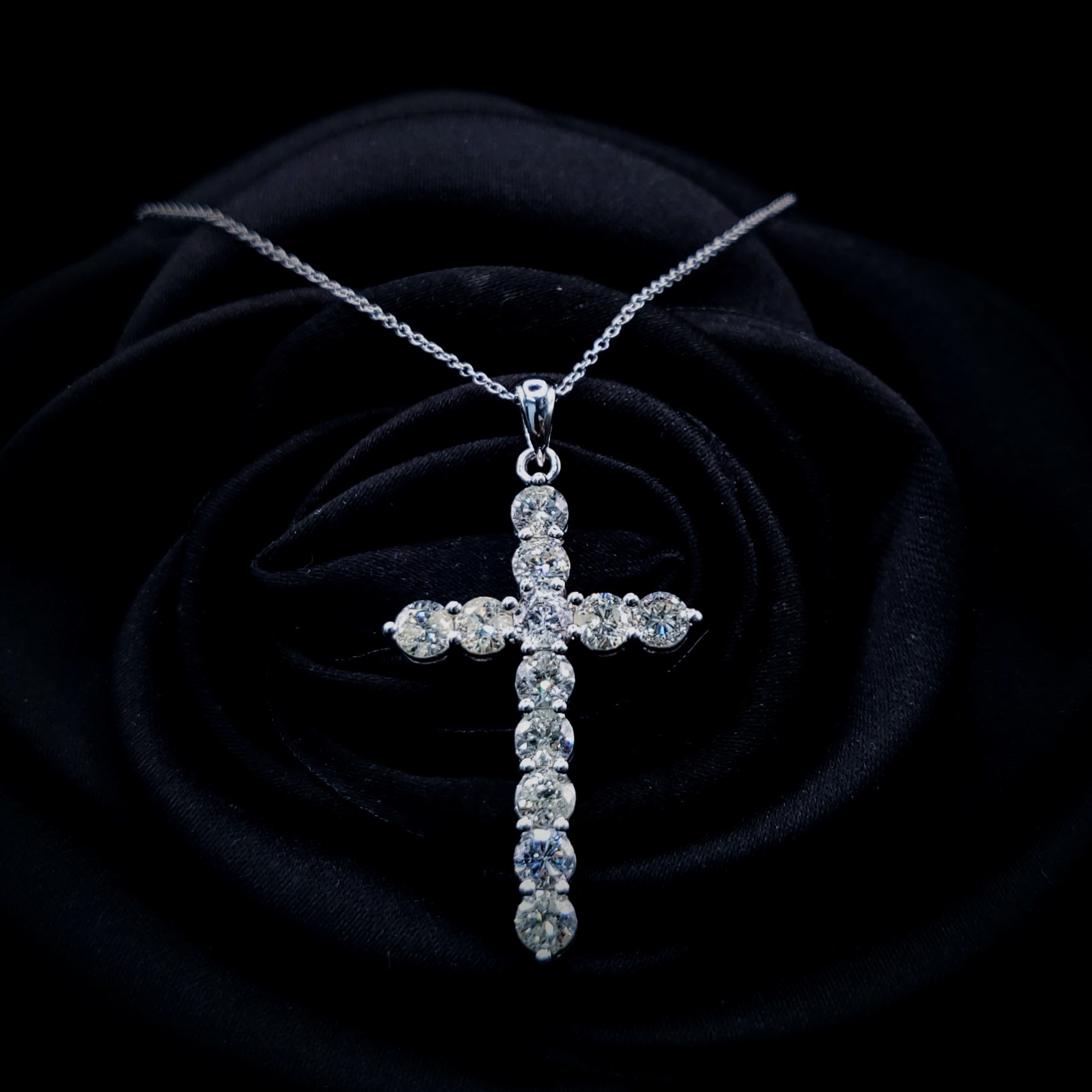 18K White Gold 2.88ct Diamond Pendant
