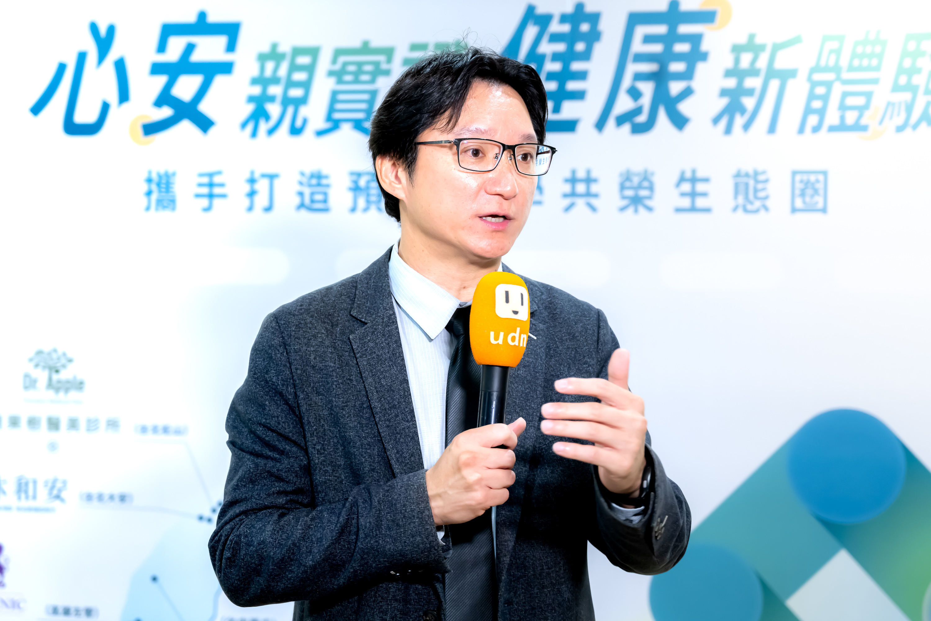 雷文虎克創辦人兼執行長徐丞志教授提出「心安專案」概念，倡議預防醫學落地化，推動全民數據化健康管理。