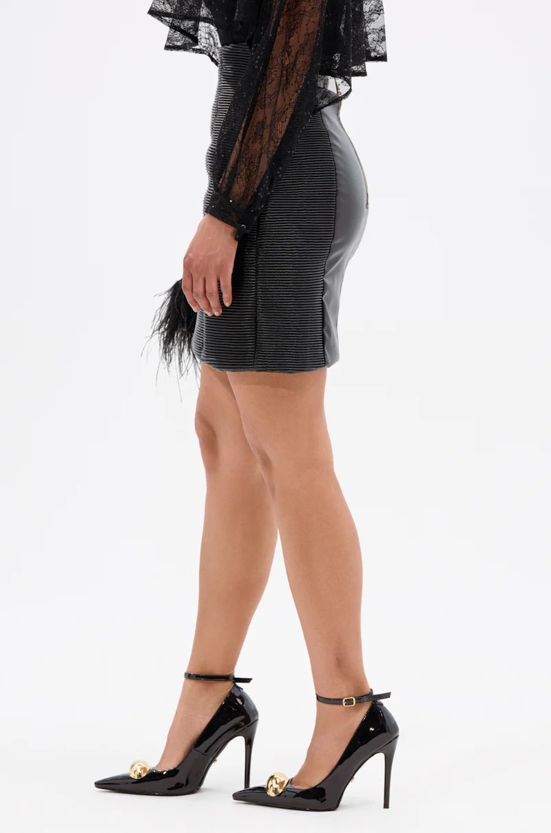 Summer Black黑色紋理羅紋拼接Vegan皮革 短裙