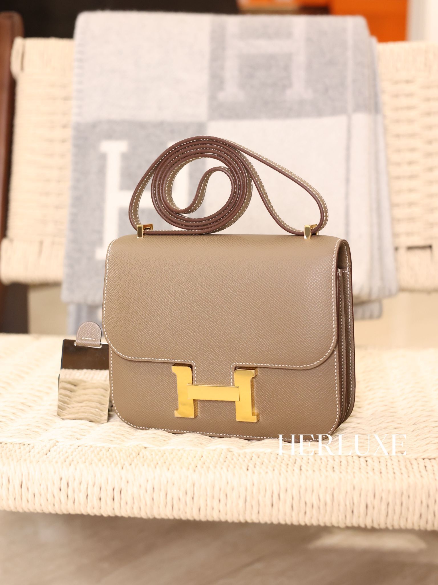 Constance mini mirror 18 etoupe cc epsom B 99% new