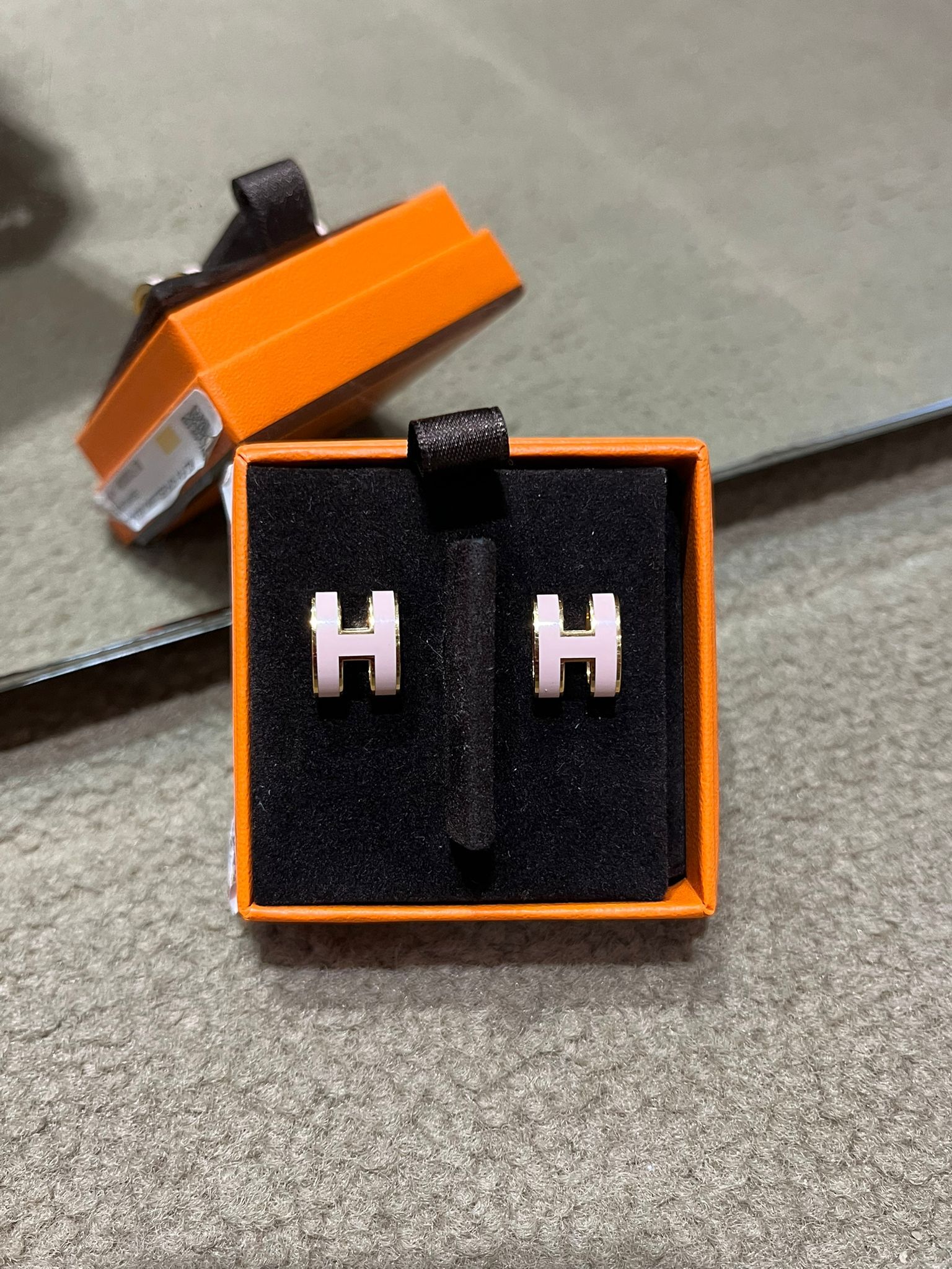 Pop H earrings pink cc  （二手98%new）