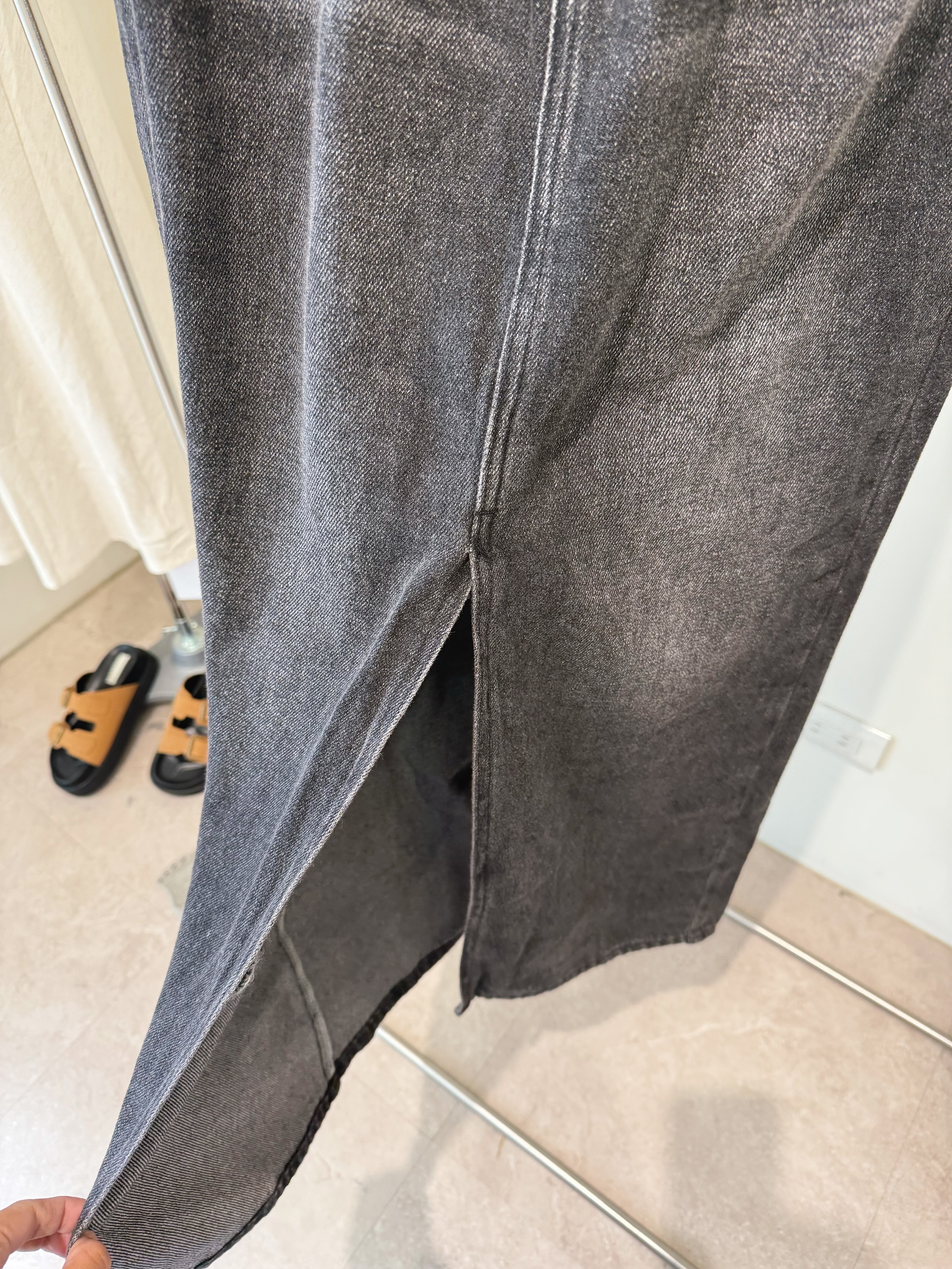 3311 前開衩墨黑刷色牛仔長裙