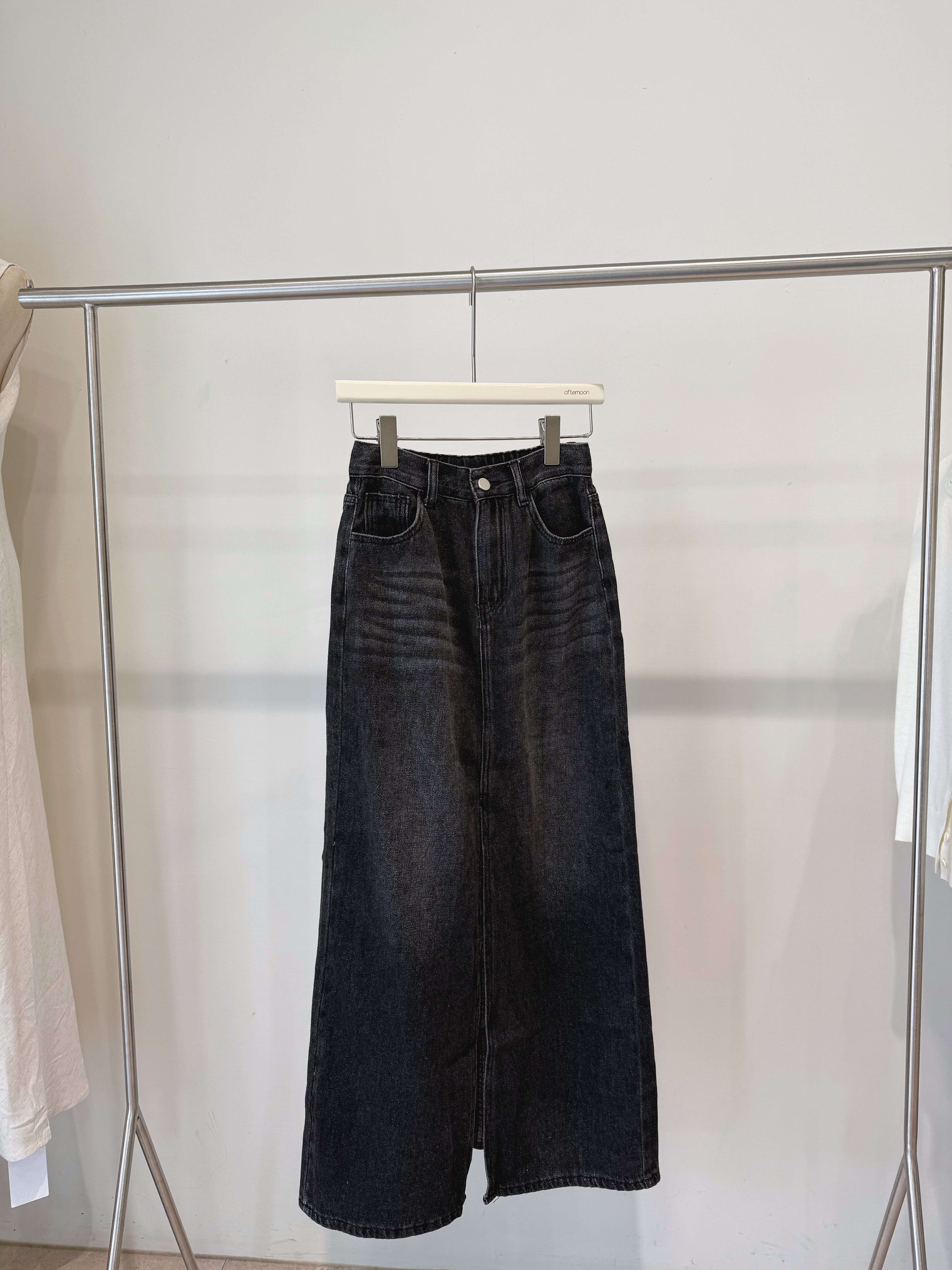 3311 前開衩墨黑刷色牛仔長裙